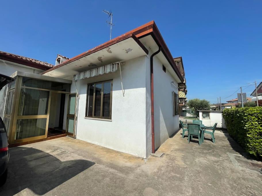 Three-Bedroom House photo 3
