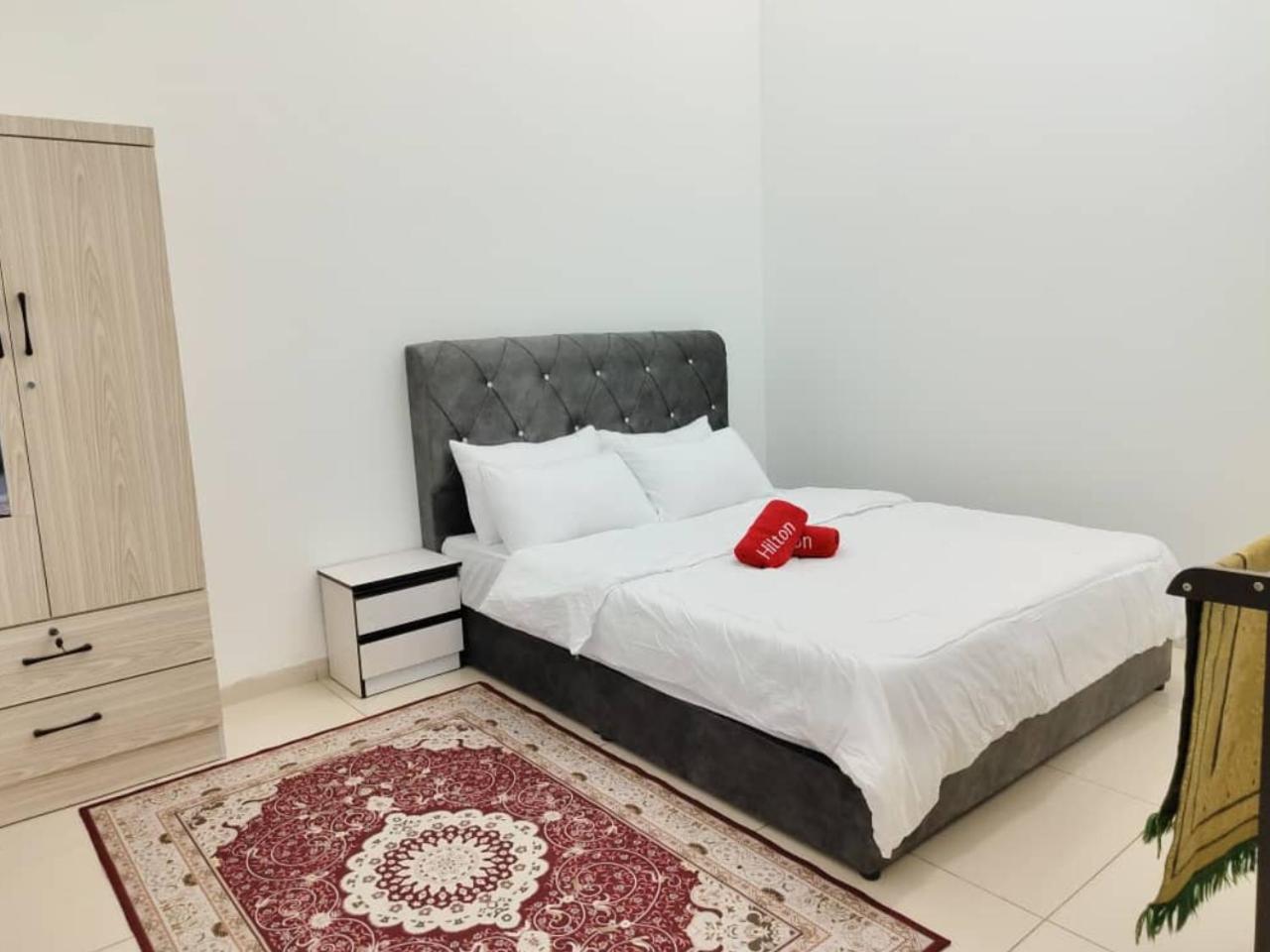 Three-Bedroom House photo 3