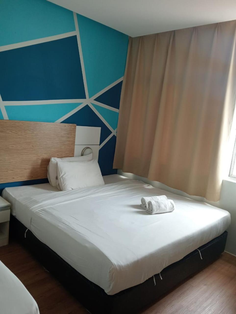 Standard King Room photo 3