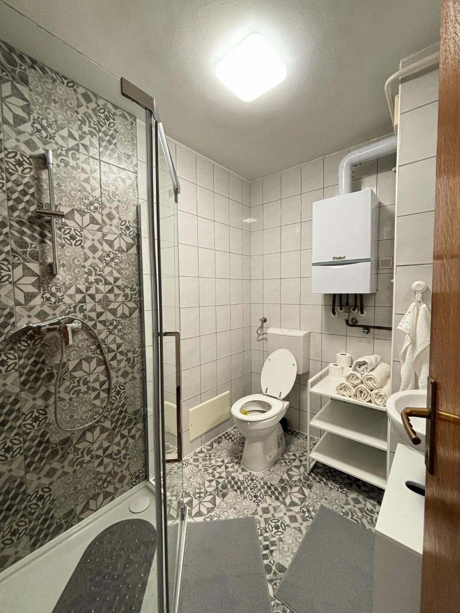 One-Bedroom Apartment photo 3