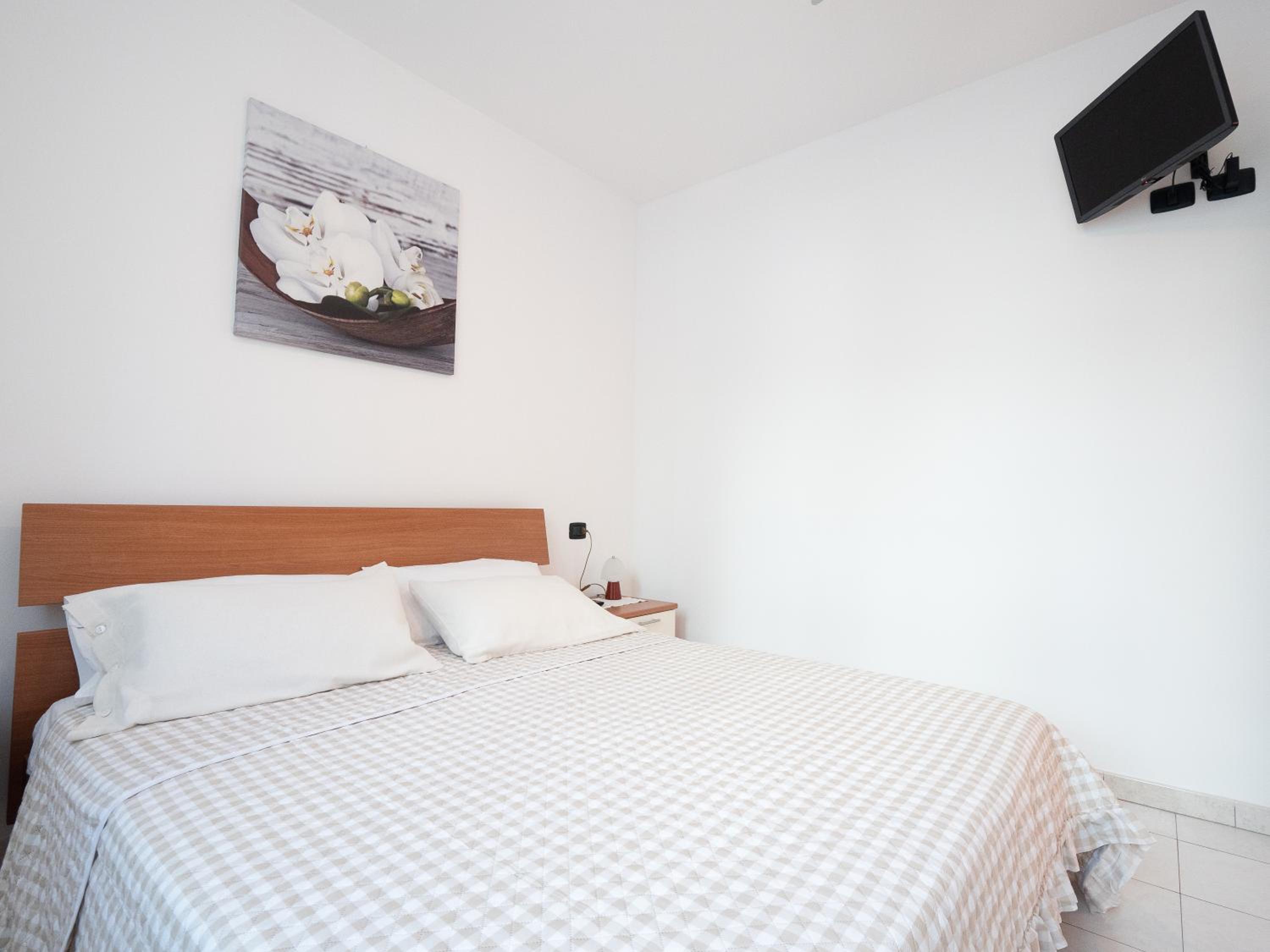 One-Bedroom Apartment photo 2