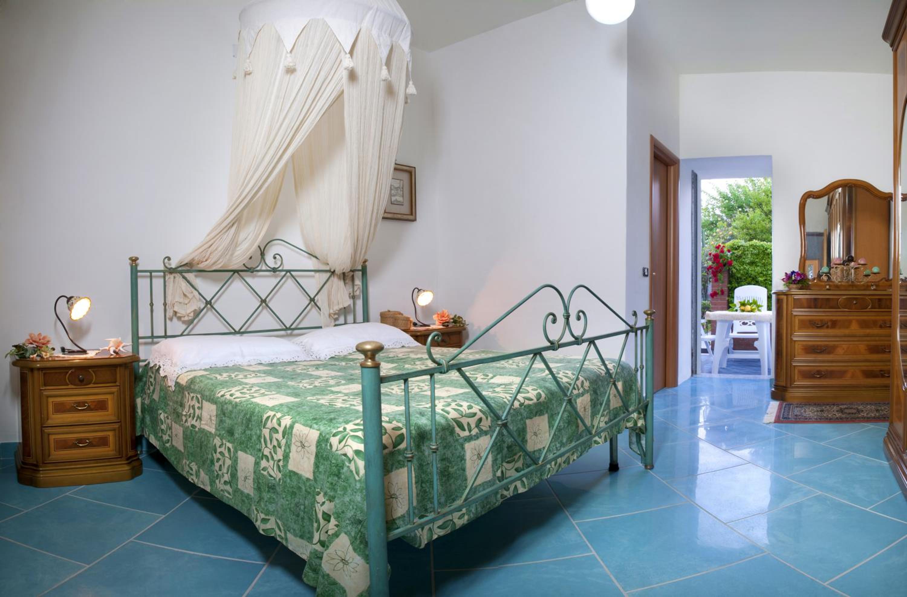 One-Bedroom House photo 1