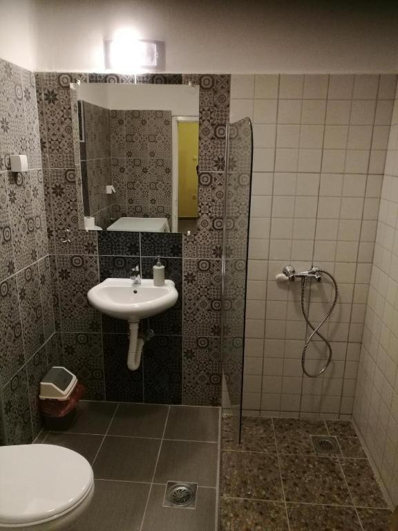 Family Room with Private Bathroom photo 3