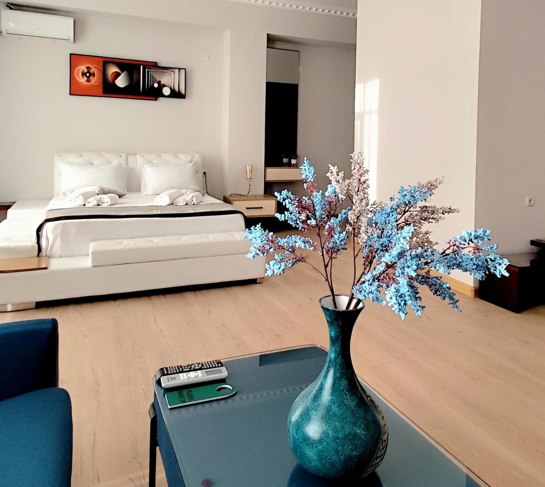 Deluxe Double Room with Balcony photo 3