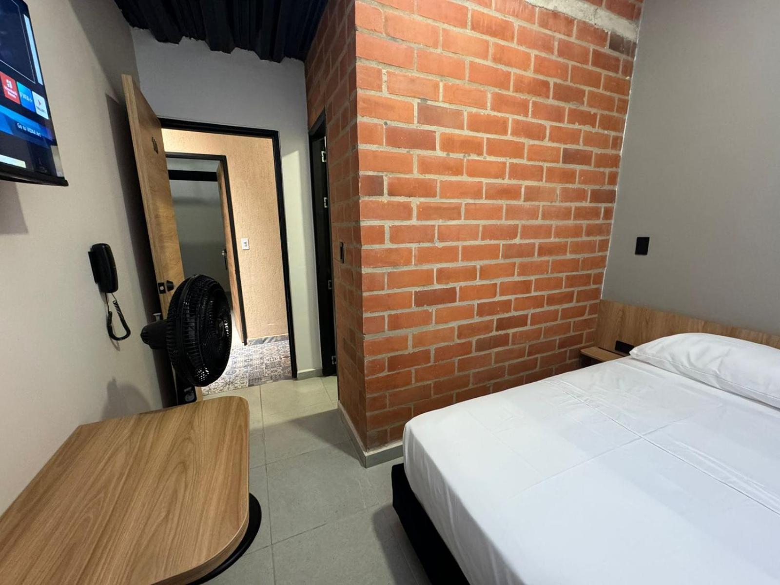 Double Room with Private Bathroom photo 3
