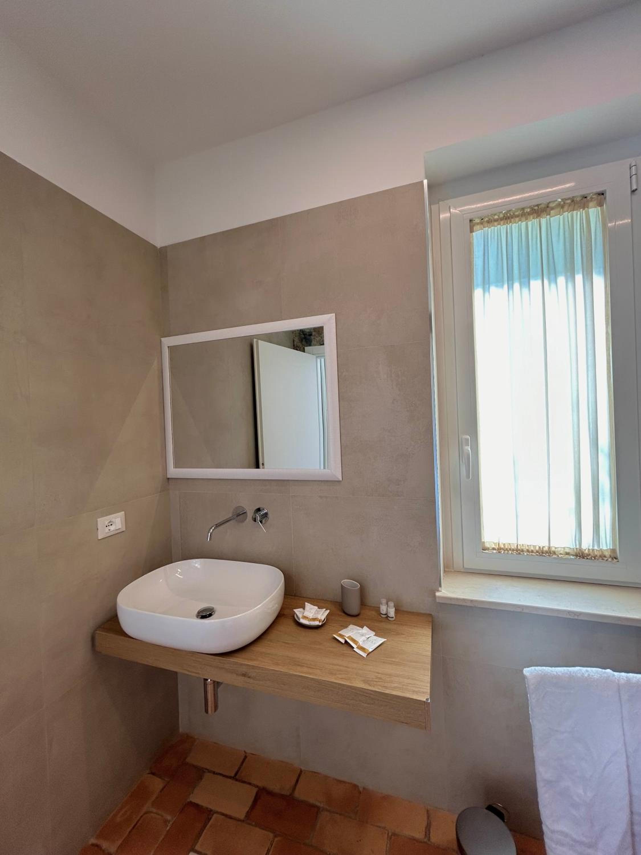 Deluxe Junior Suite photo 2