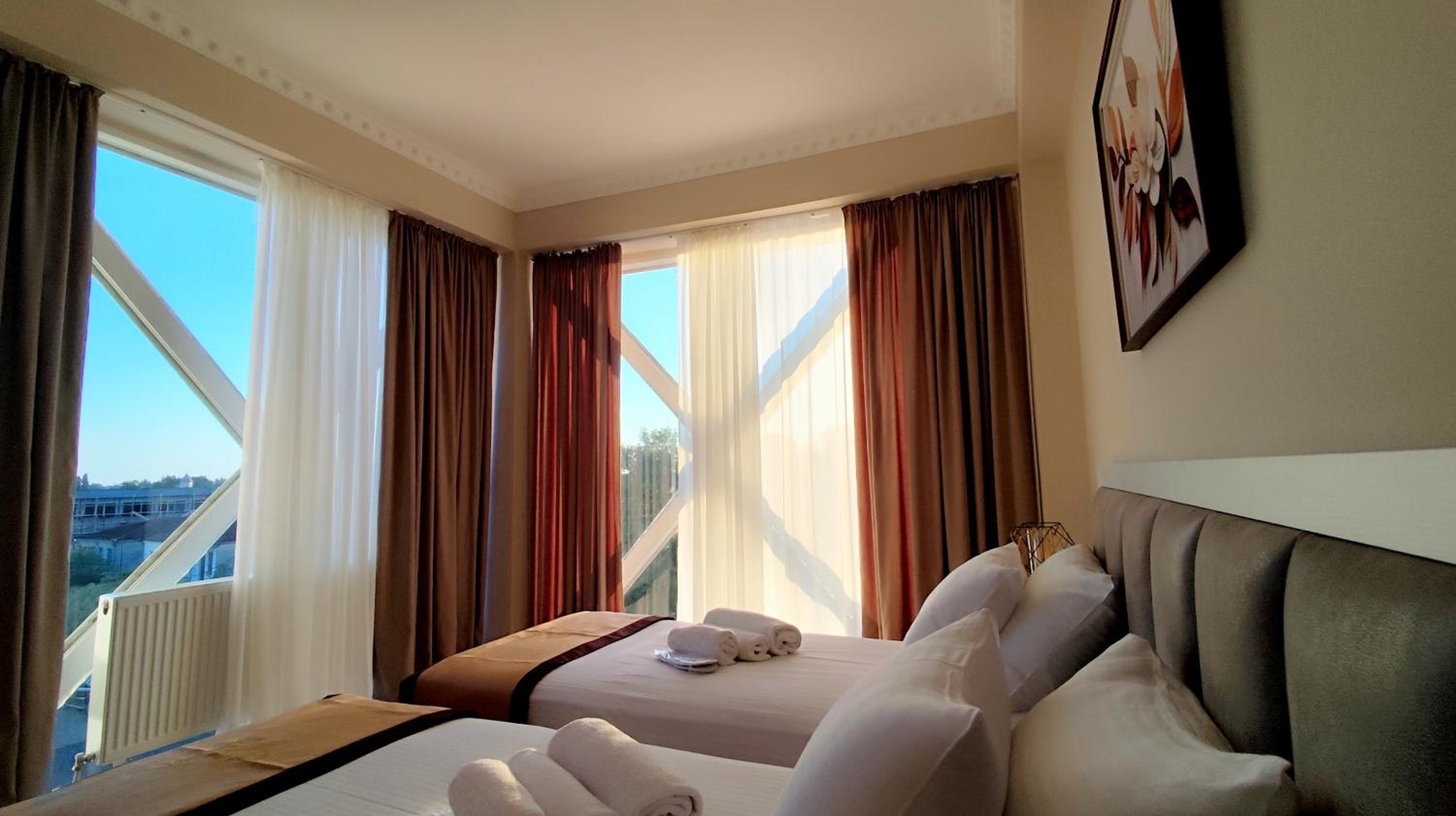 Superior Twin Room with City View