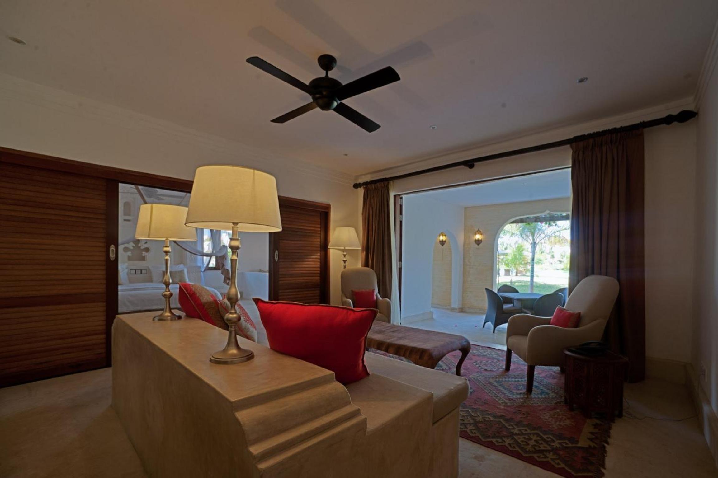 Executive Suite - Photo 12