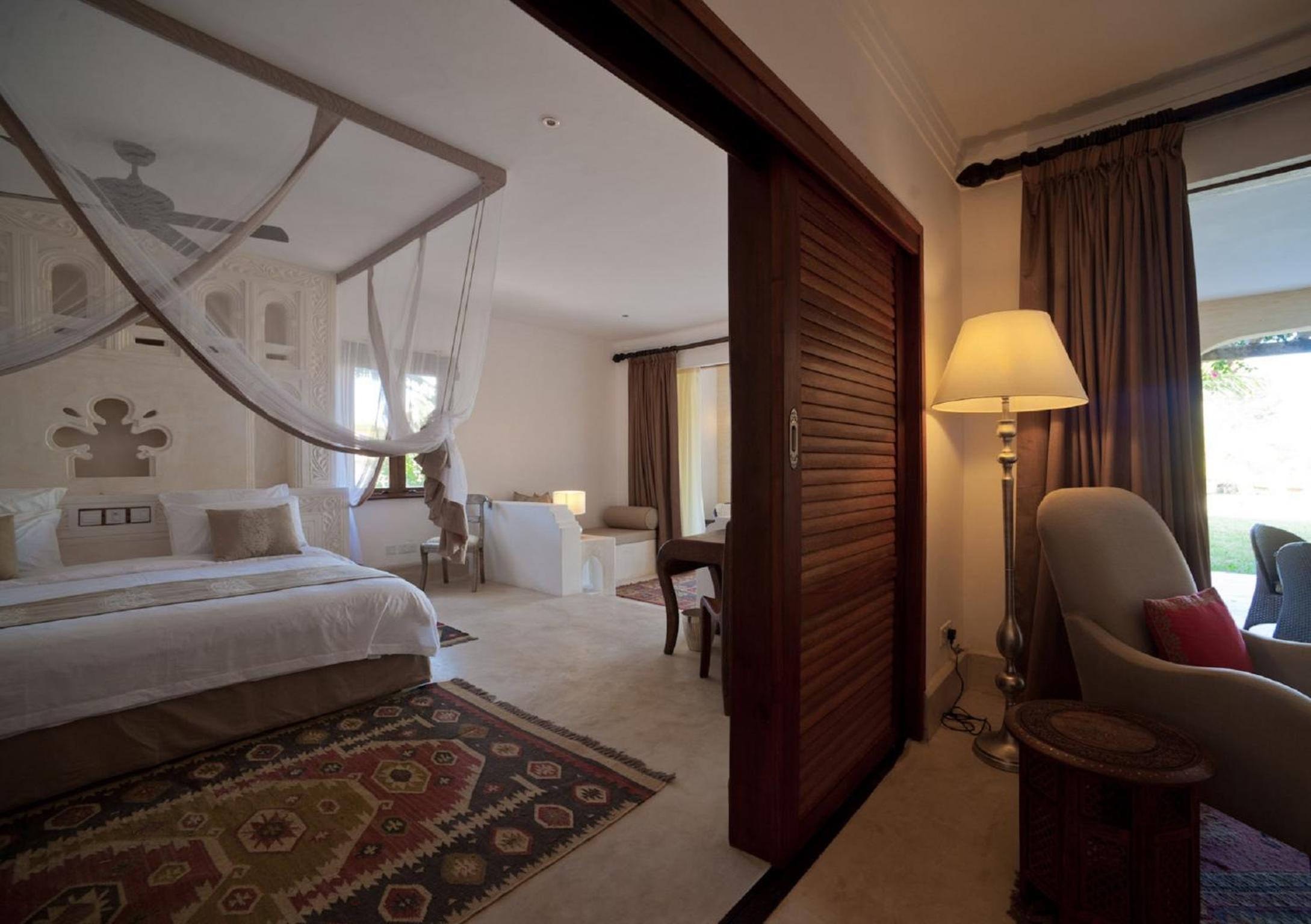 Executive Suite - Photo 18