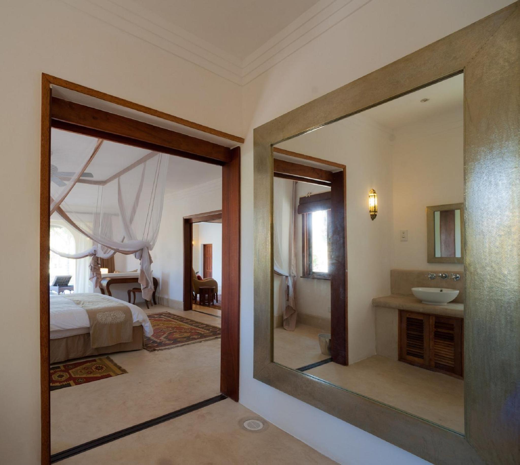Executive Suite - Photo 19