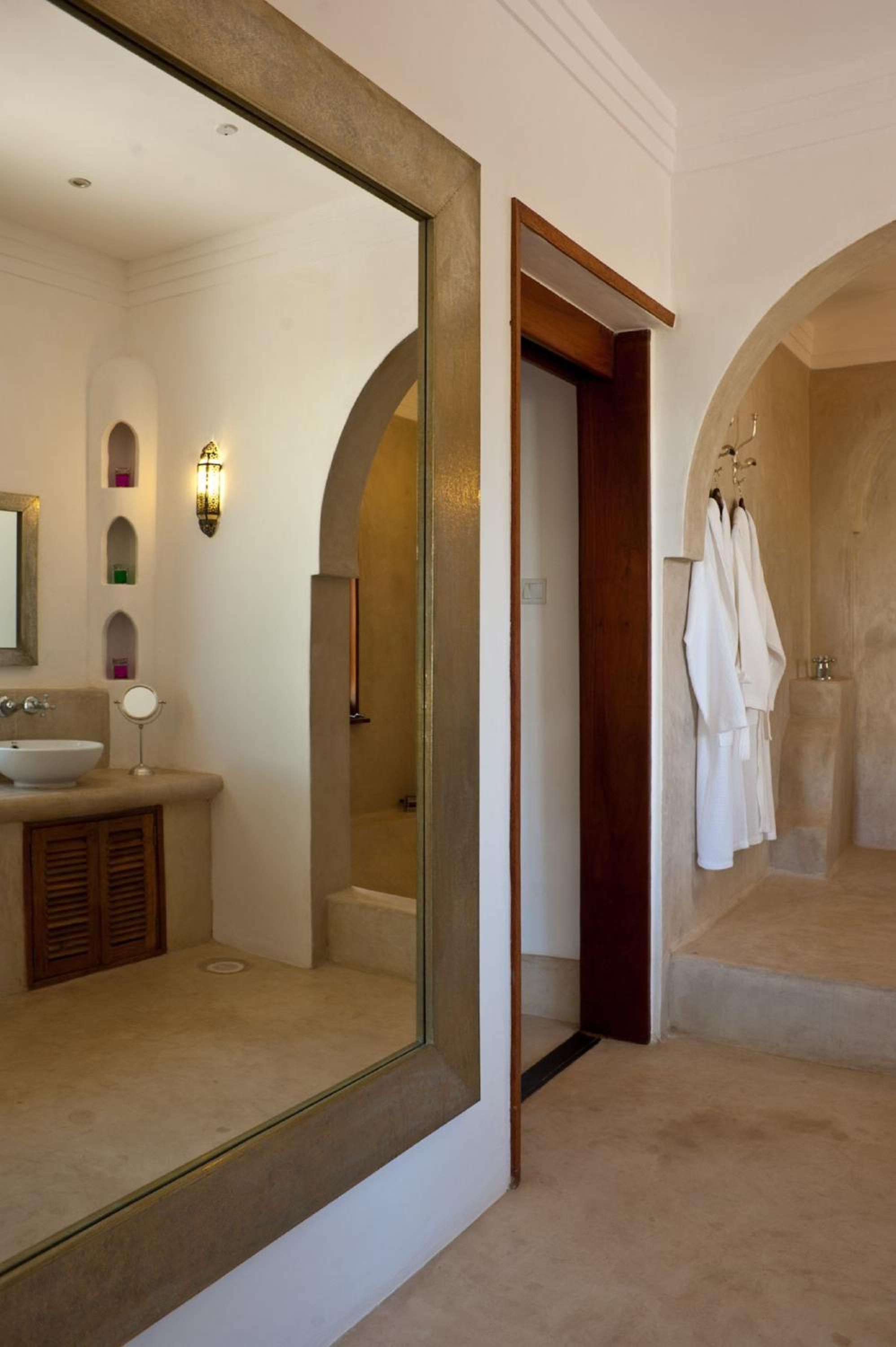 Executive Suite - Photo 20