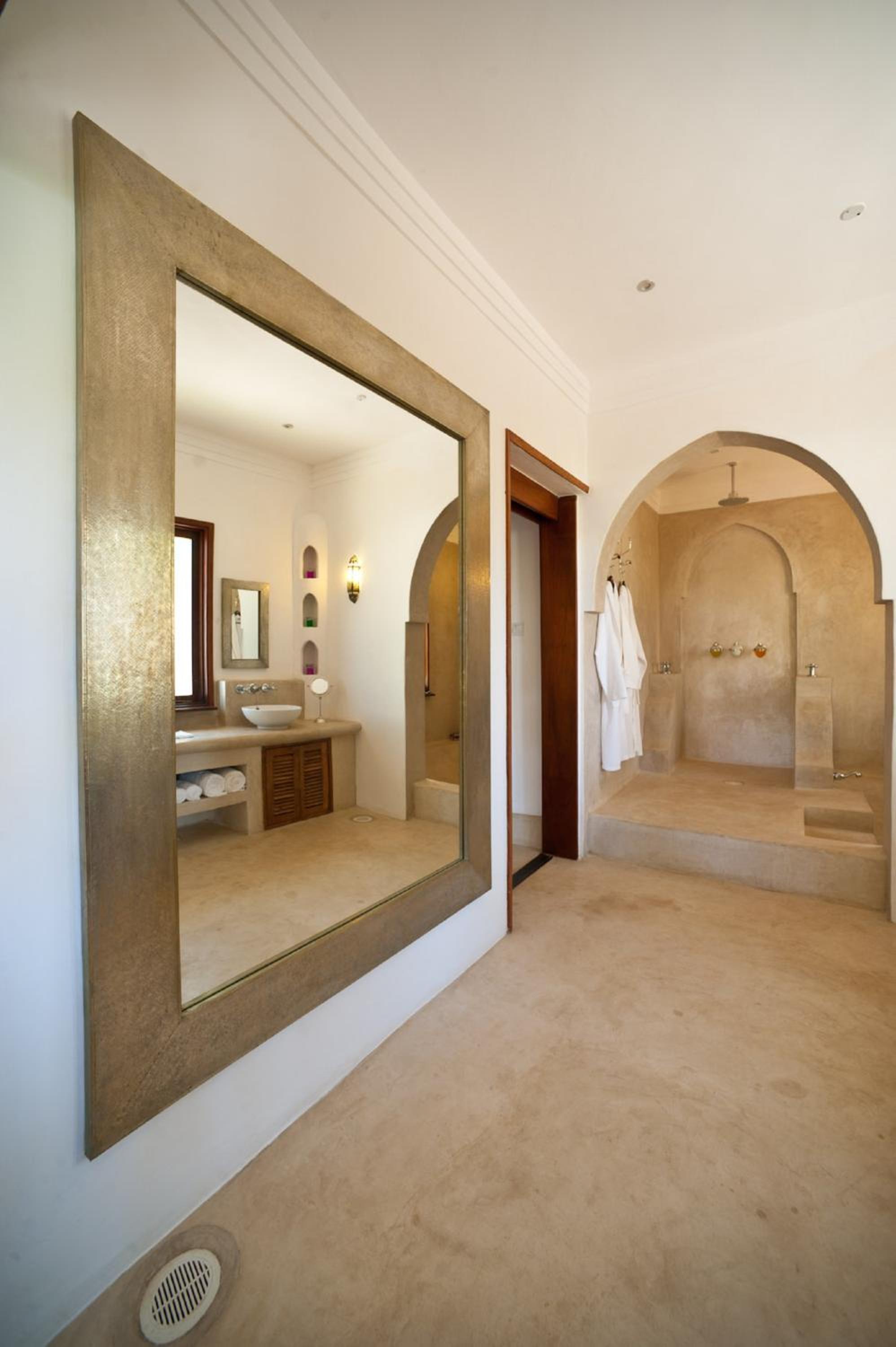 Executive Suite - Photo 21