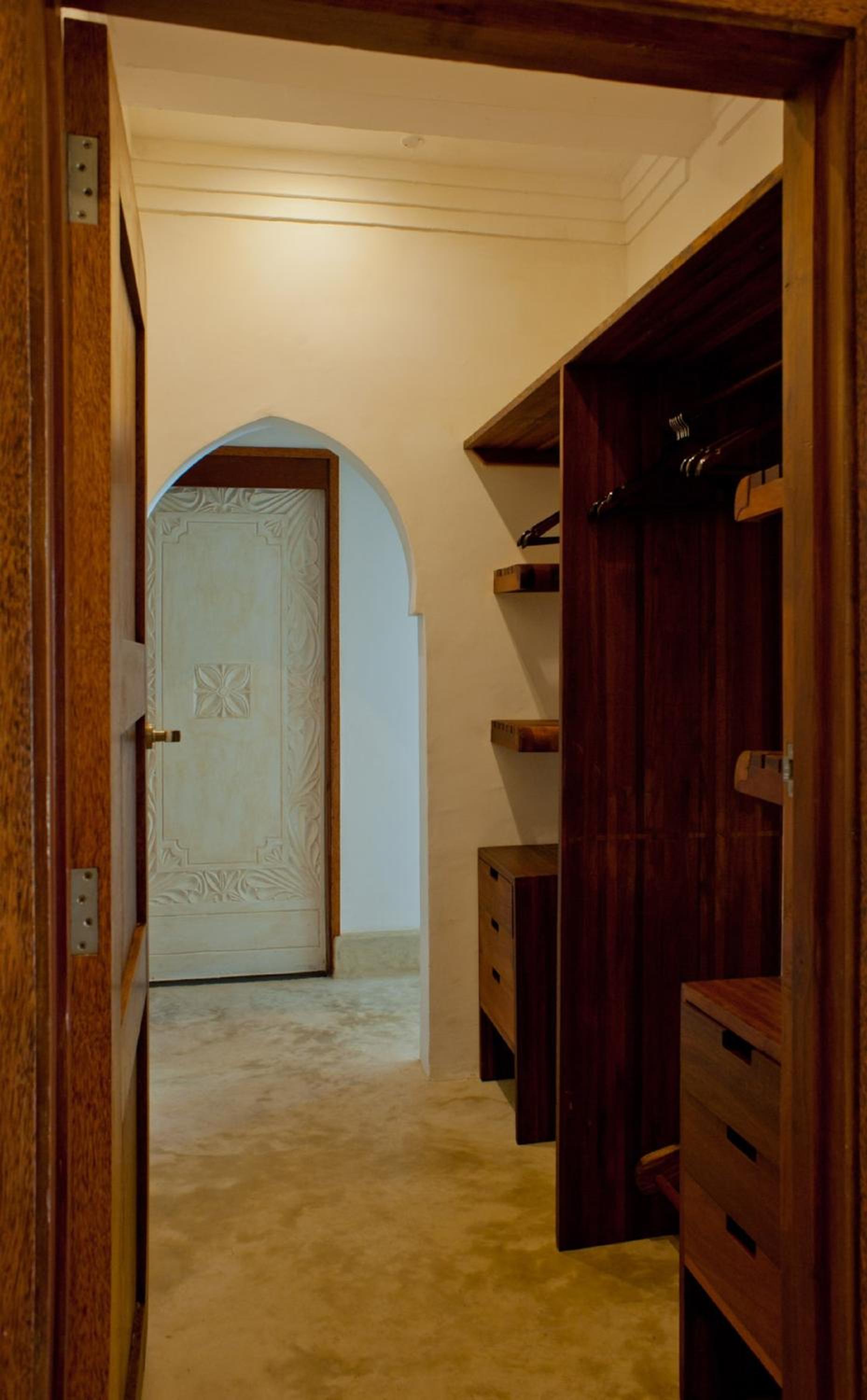Executive Suite - Photo 22