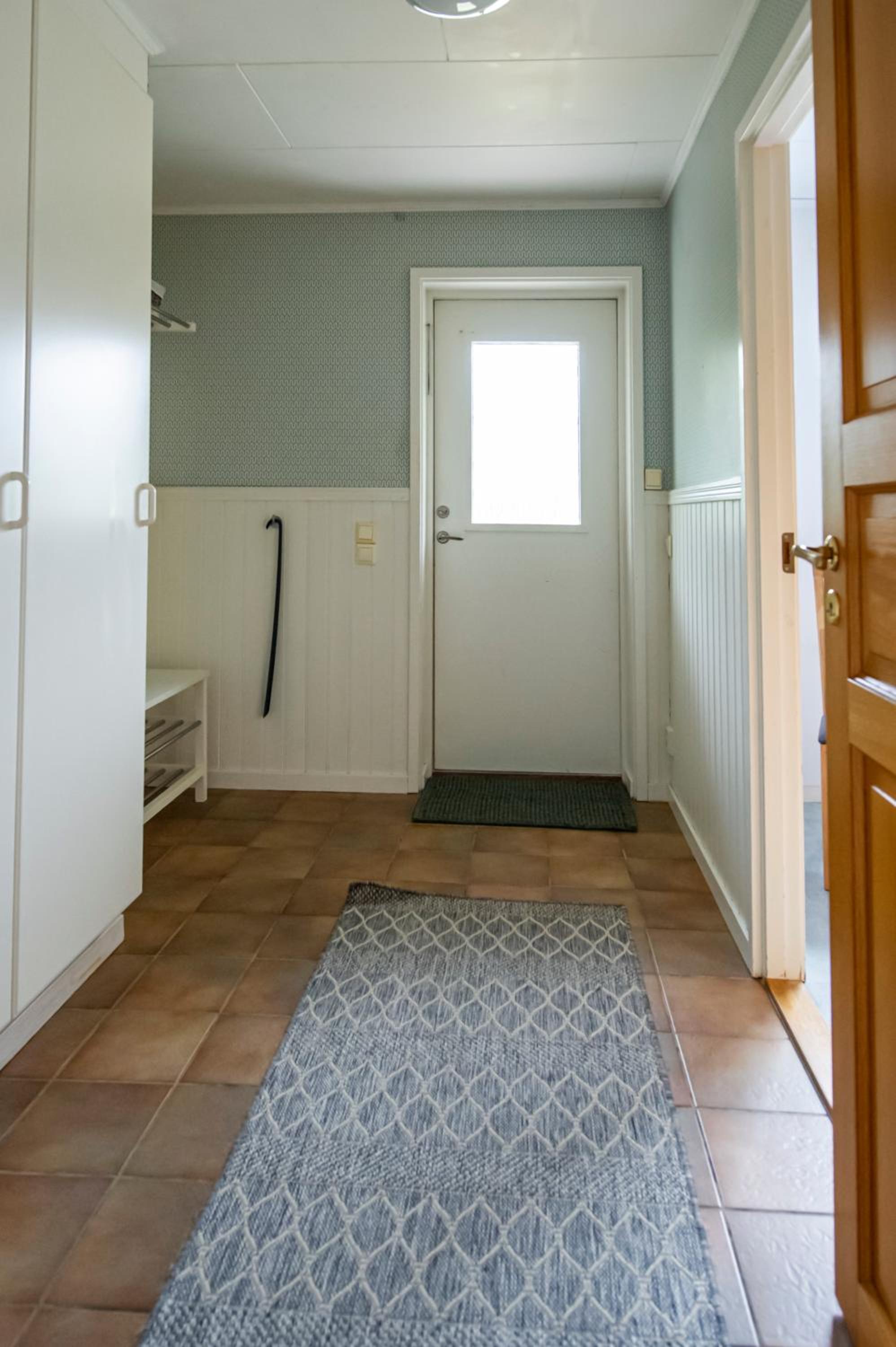 Six-Bedroom House photo 3