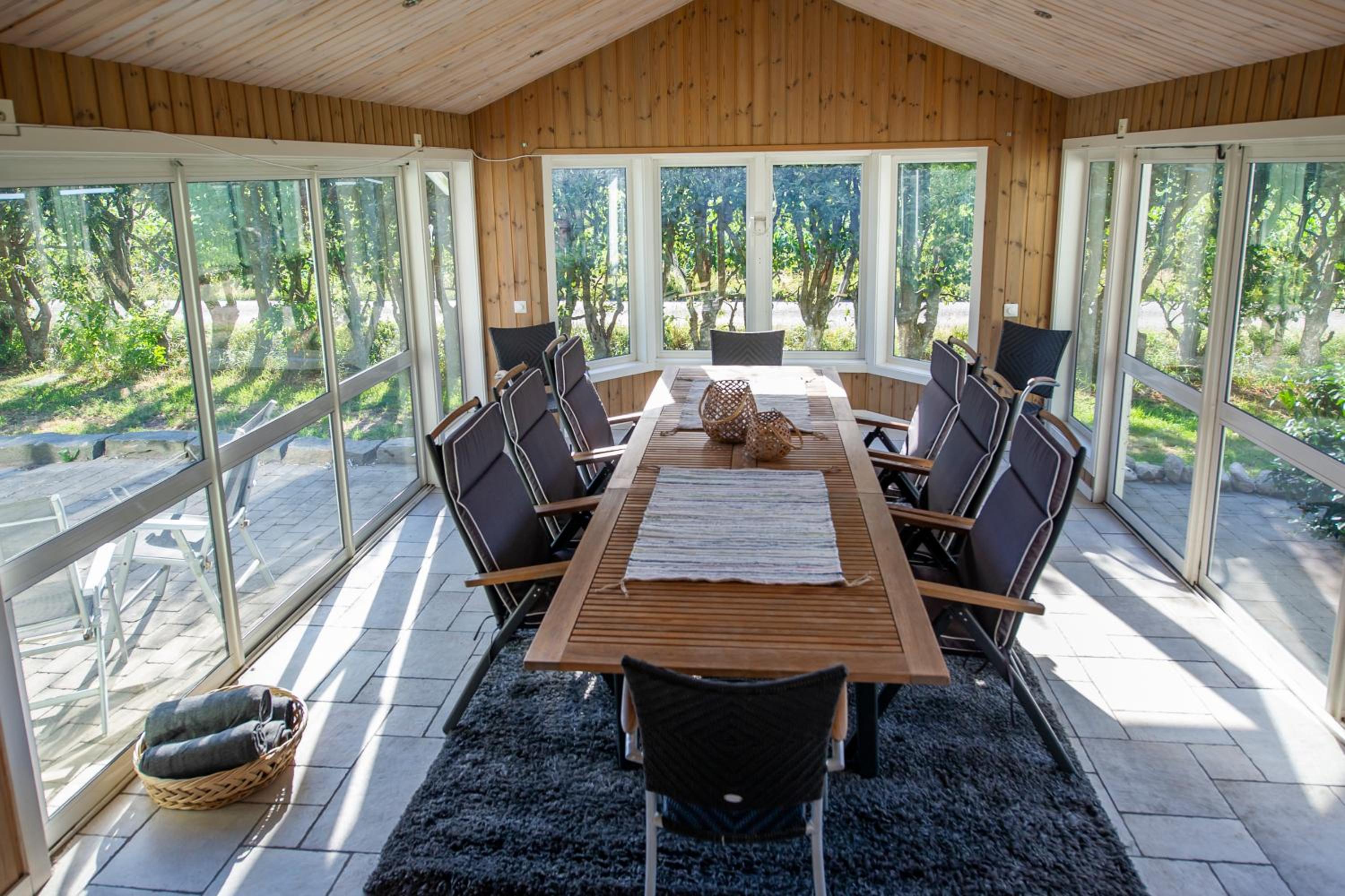 Six-Bedroom House photo 1
