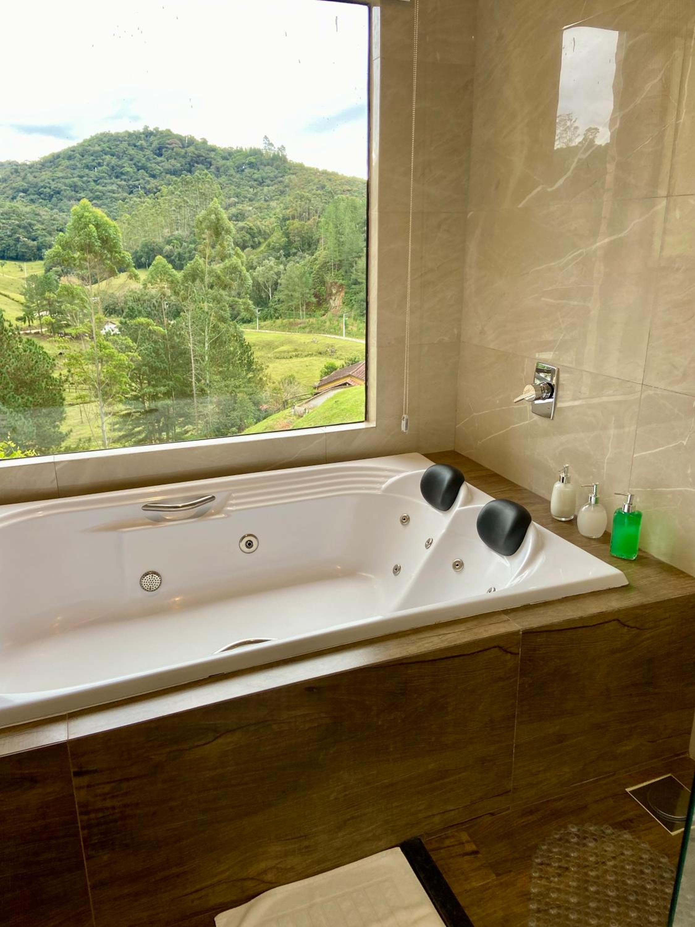 Deluxe Suite with Spa Bath photo 2
