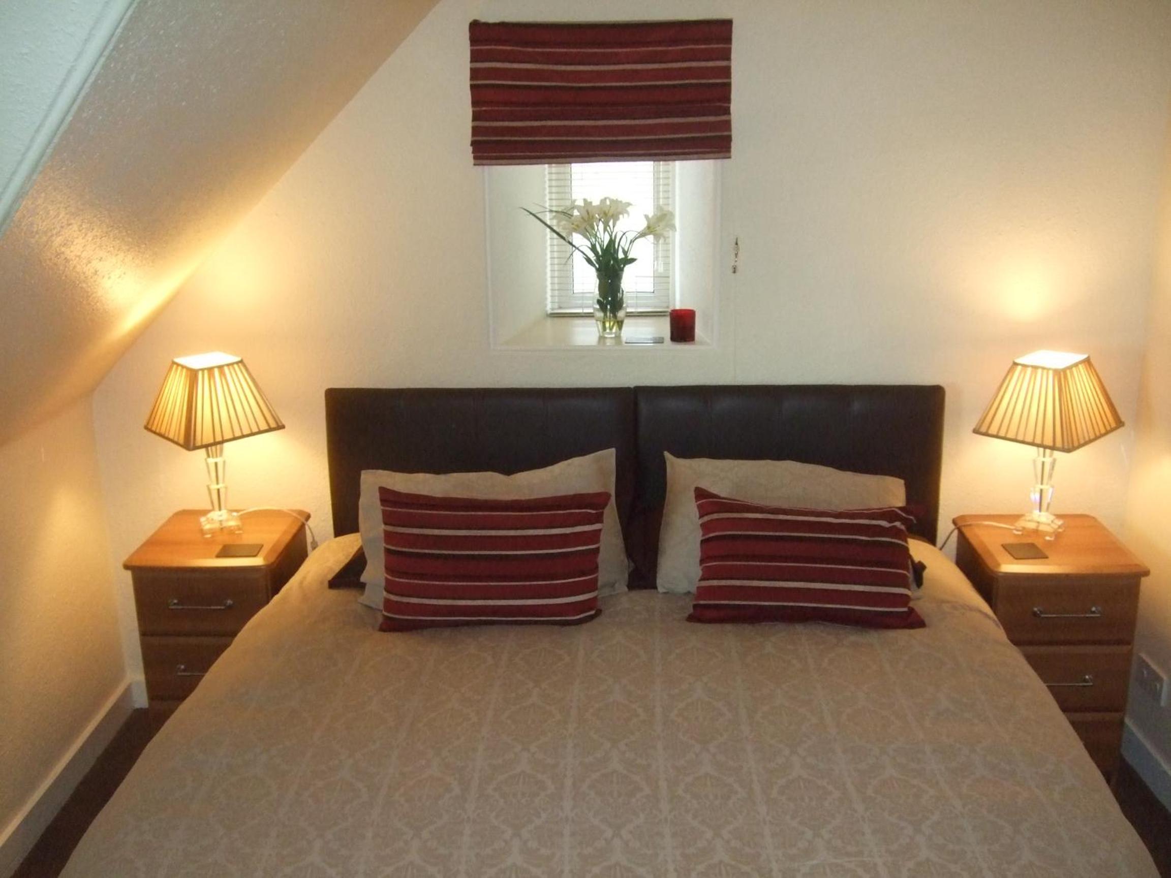 Family Room with Garden View - Photo 1