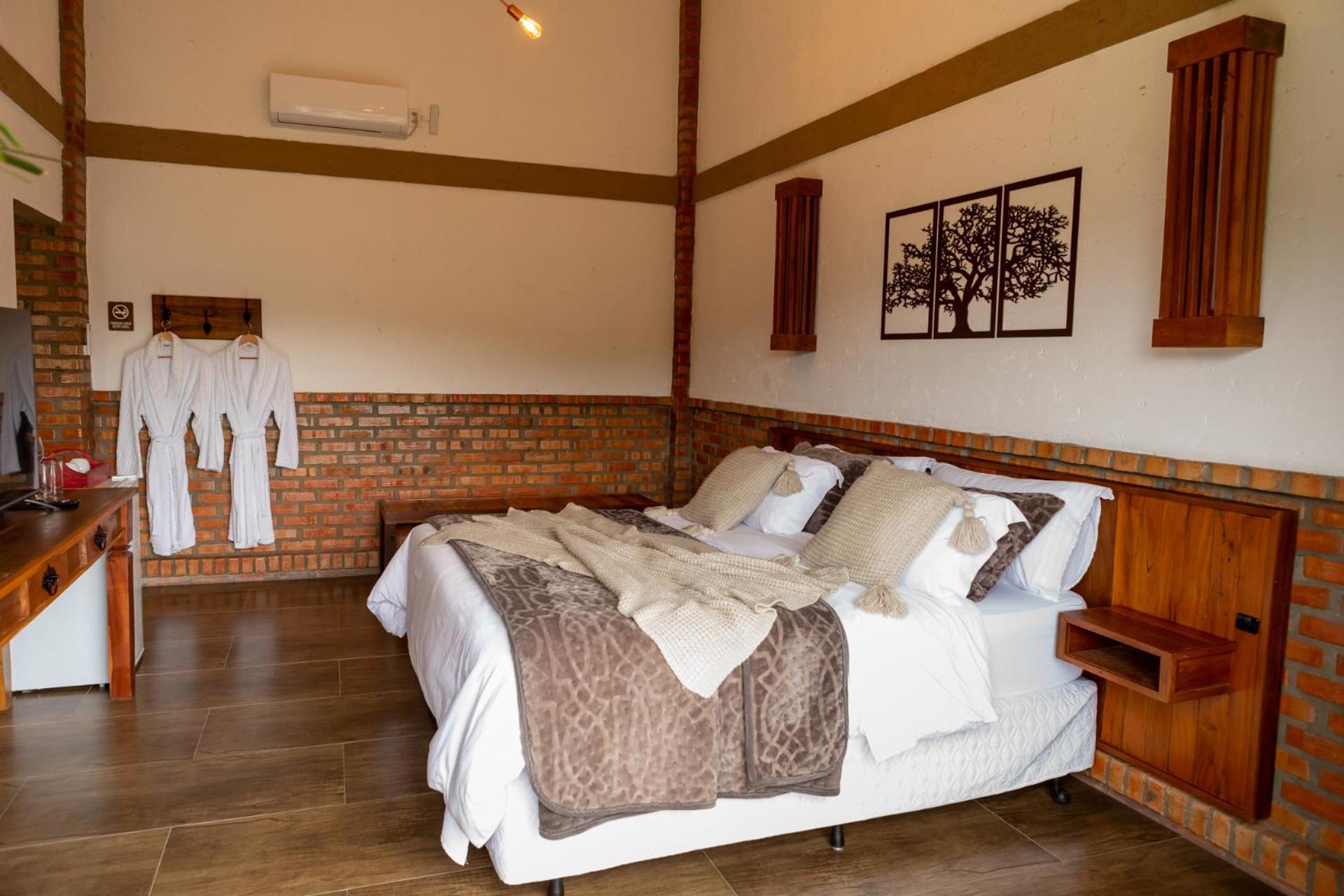Deluxe Suite with Spa Bath photo 3