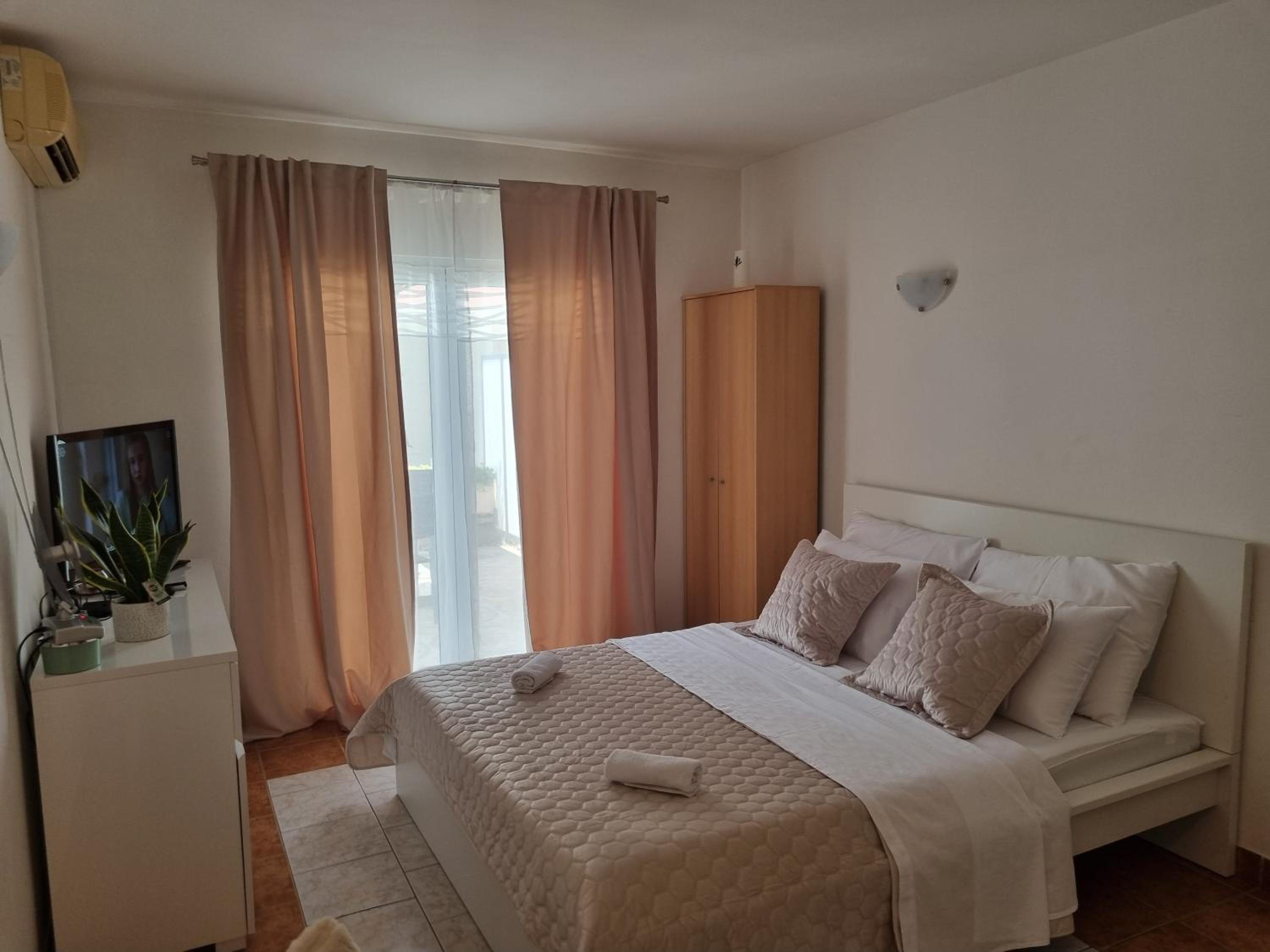 Studio Apartment photo 1