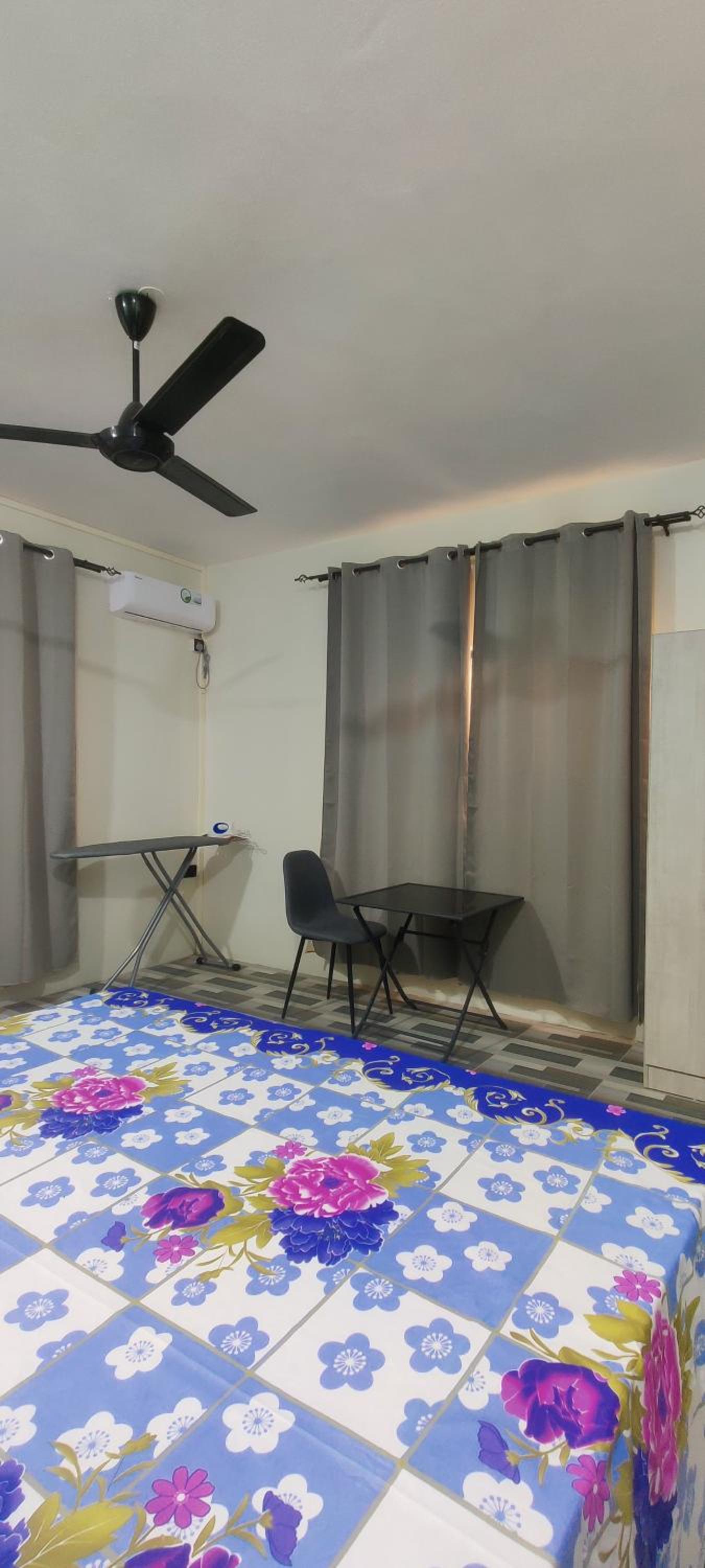 One-Bedroom House photo 1
