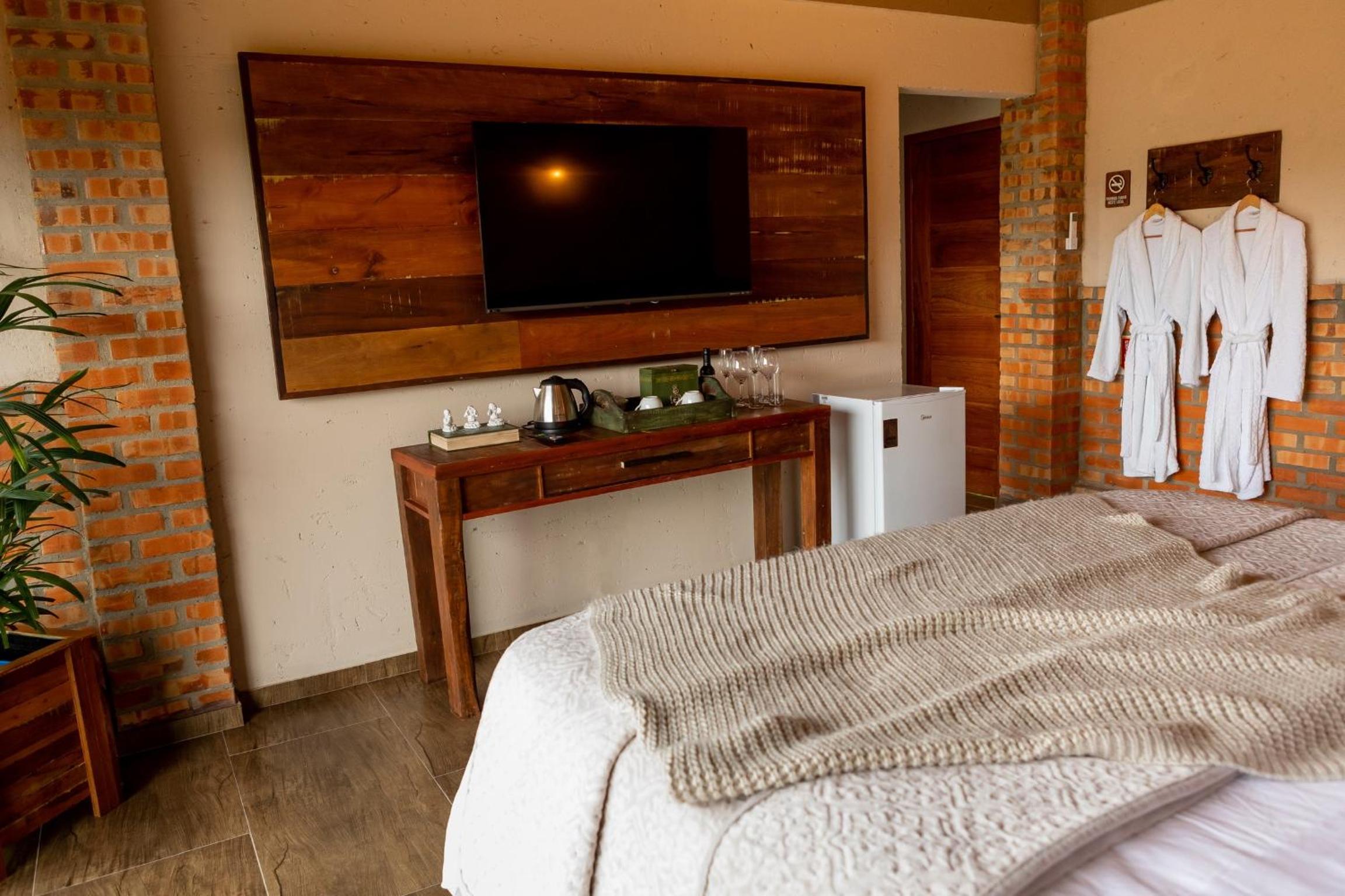 Deluxe Suite with Spa Bath photo 3
