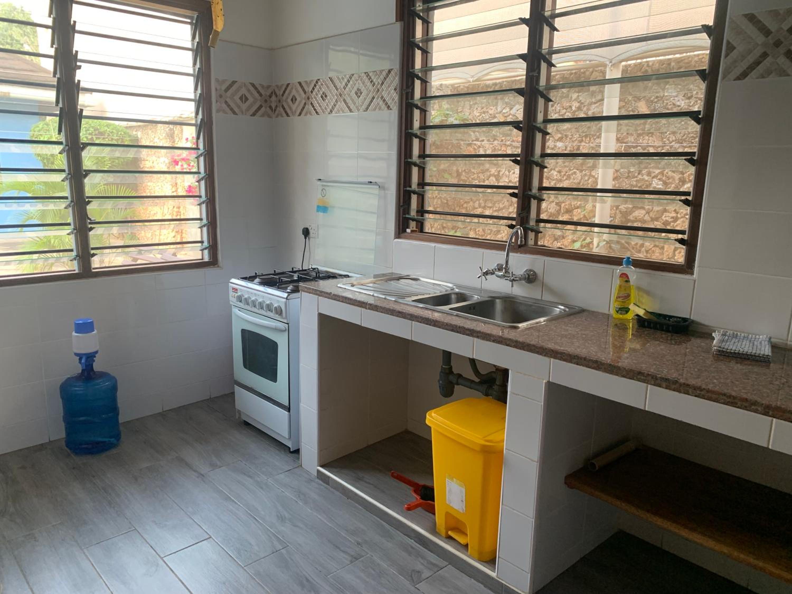 Two-Bedroom House - Photo 11