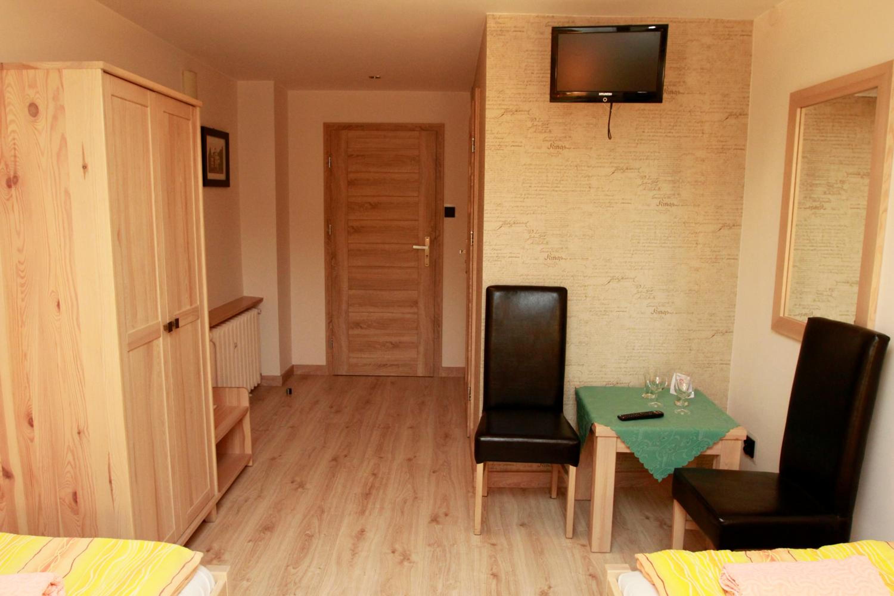 Twin Room with Private Bathroom photo 3