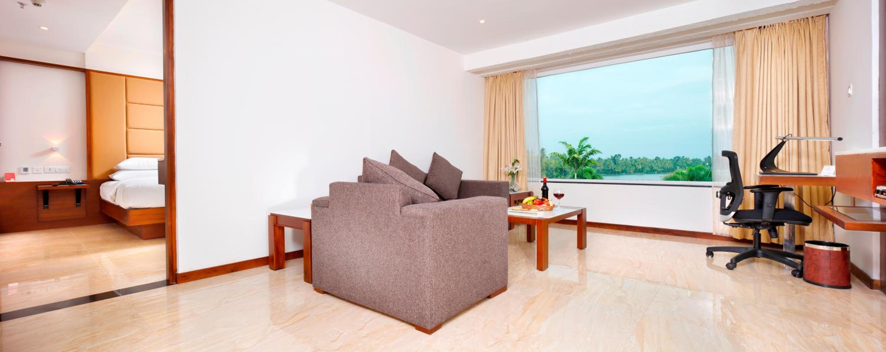 Junior Suite with Lake View - Non-Smoking