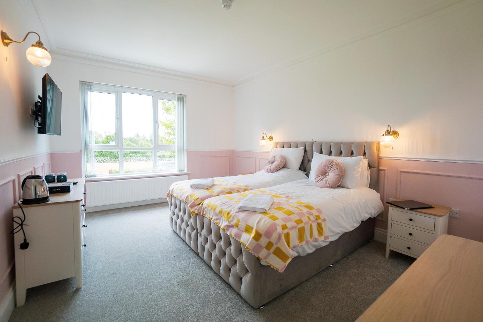 Double or Twin Room with Garden View photo 2