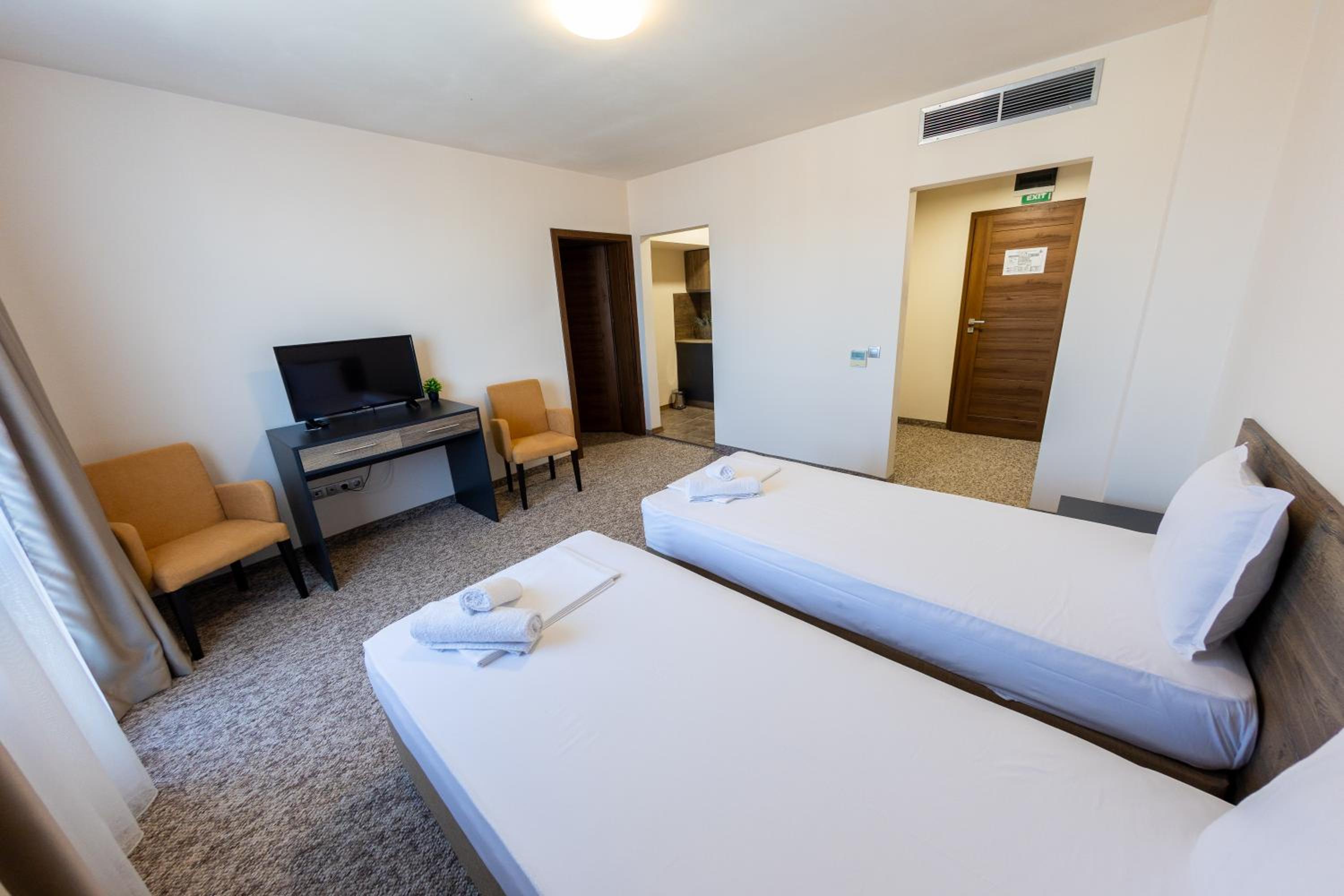 Deluxe Twin Room photo 3