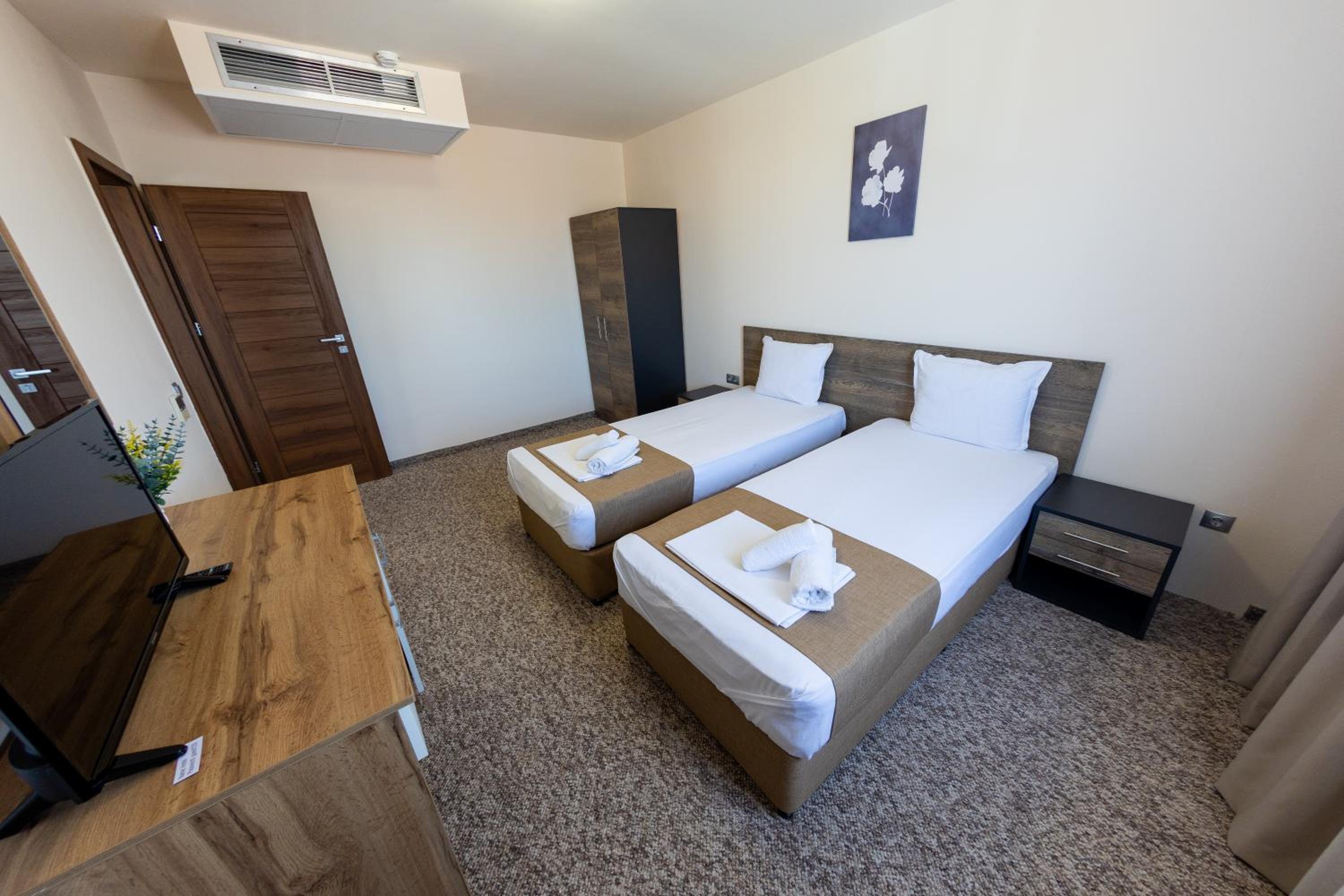Three-Bedroom Apartment with Balcony photo 3