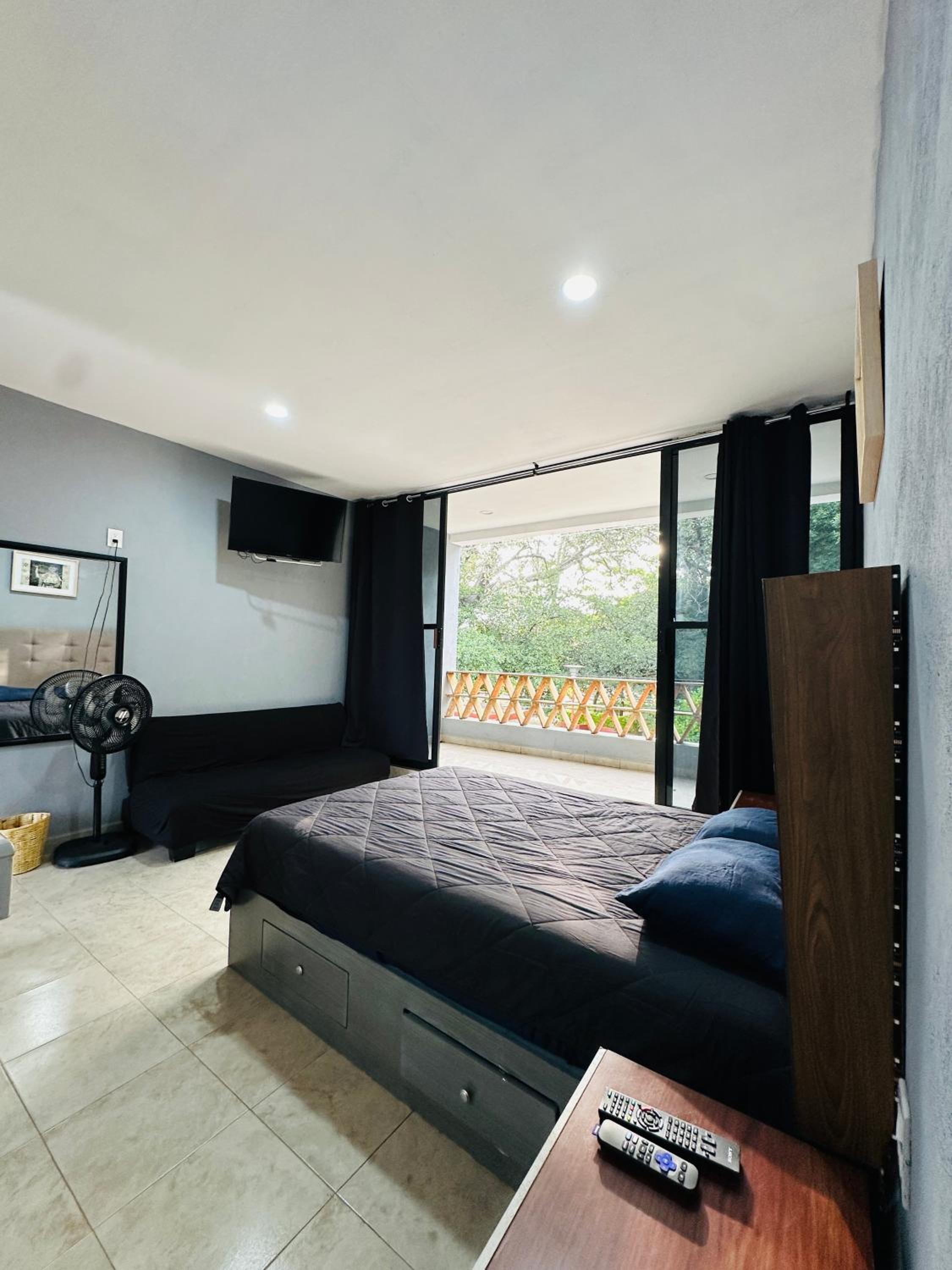 One-Bedroom Apartment photo 2
