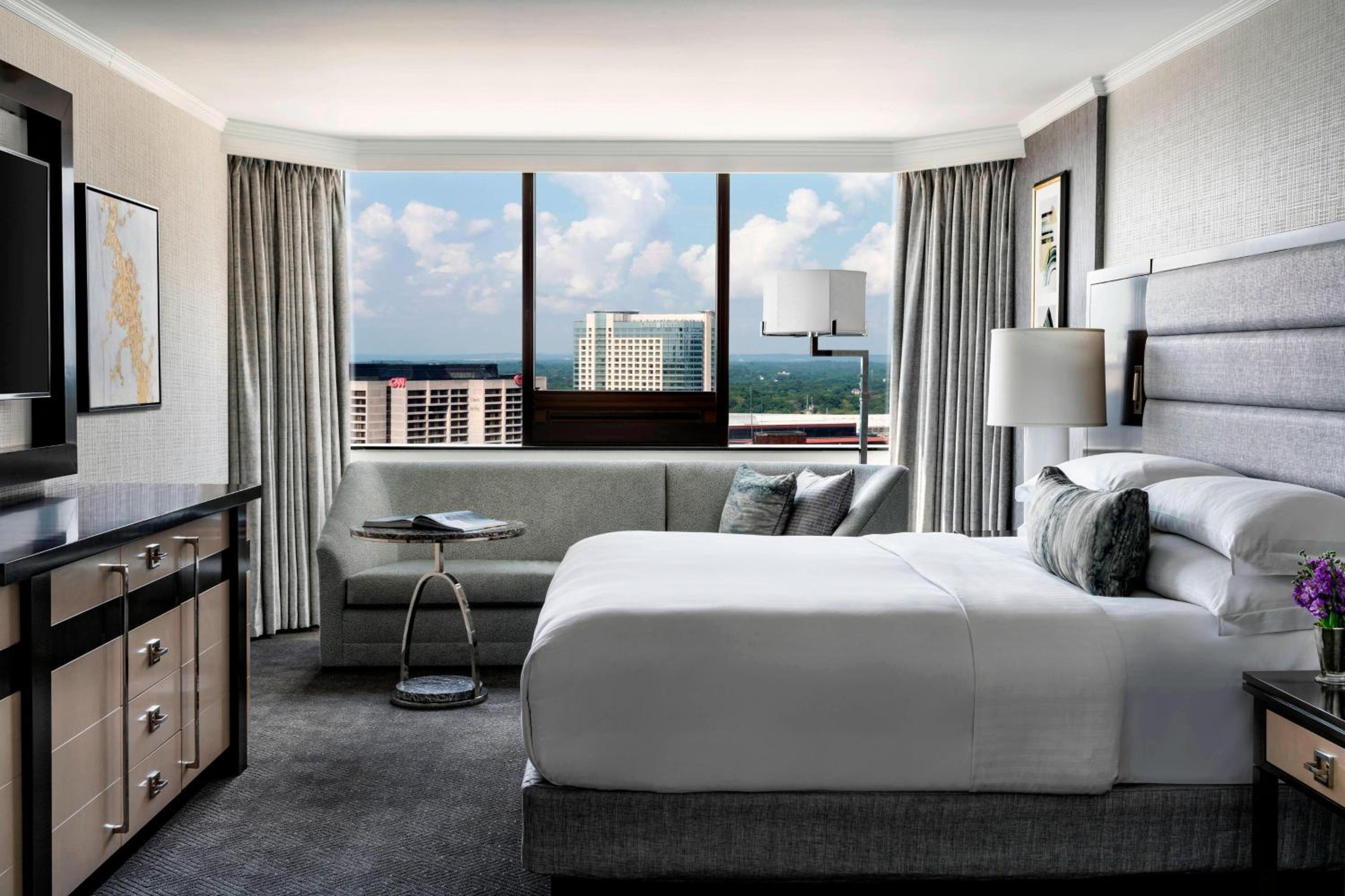 Presidential Suite with King Bed thumbnail 5