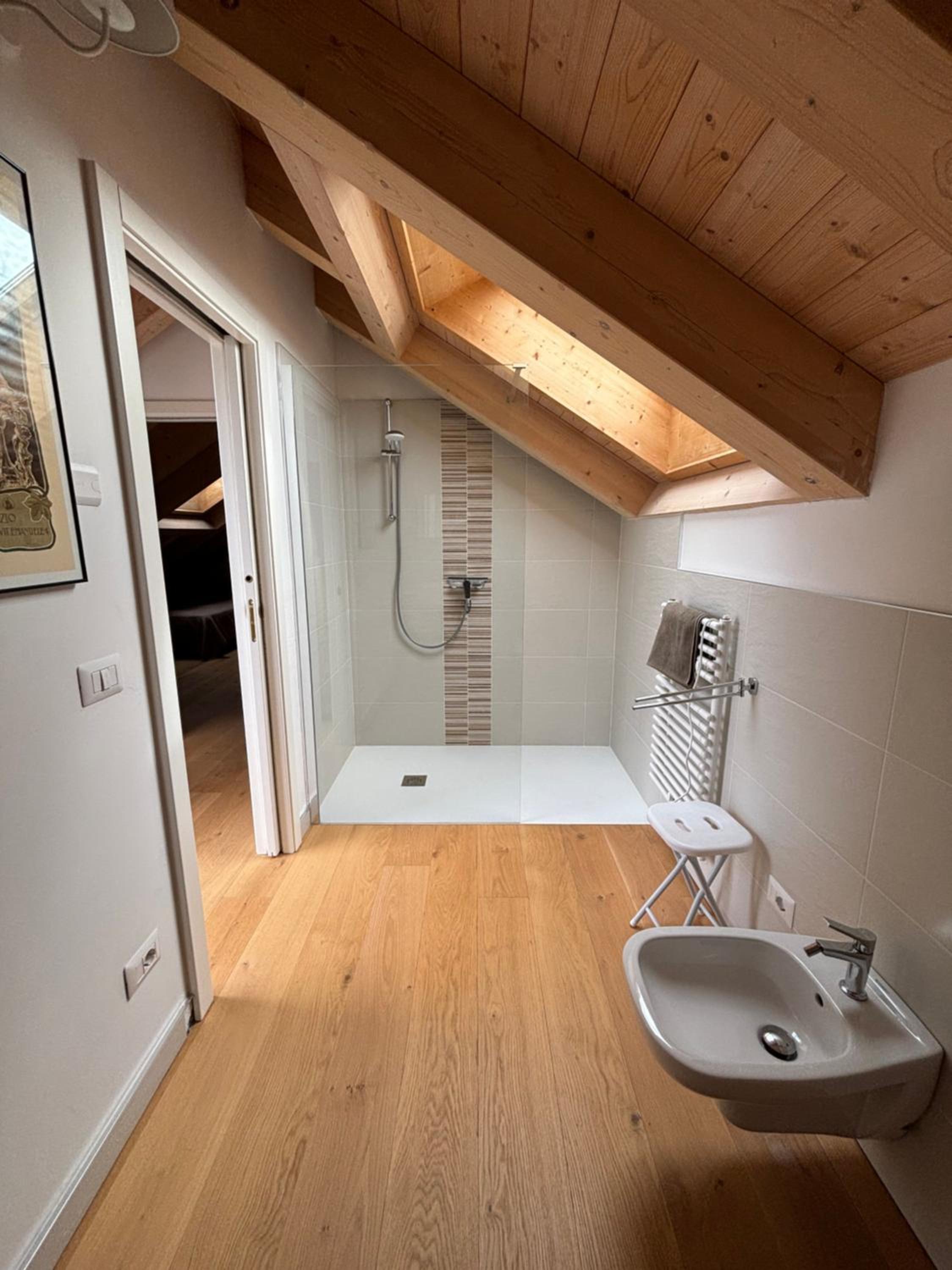 Double or Twin Room with Private Bathroom photo 3
