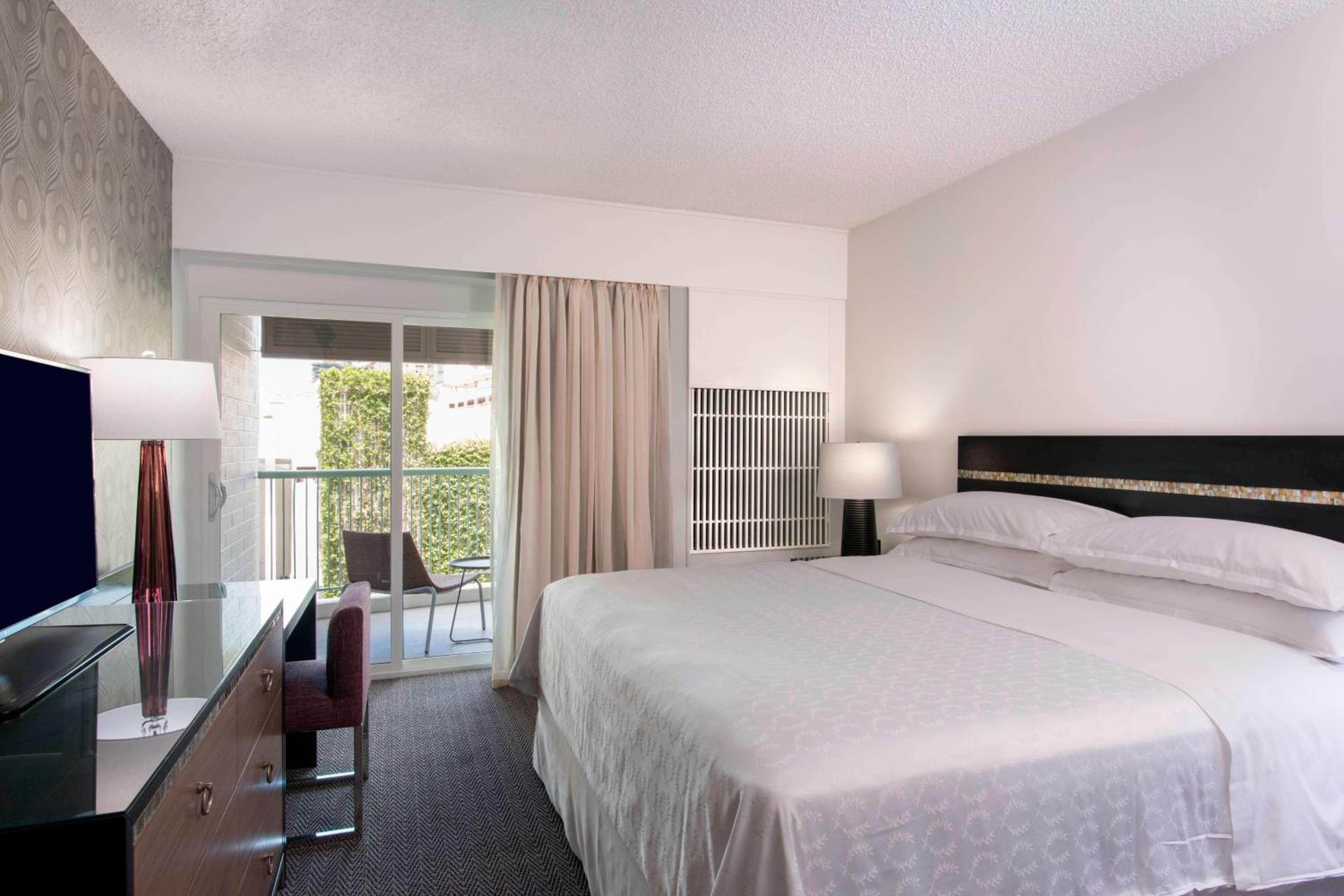 Kaiulani Room King, Guest room, 1 King, Kaiulani Wing