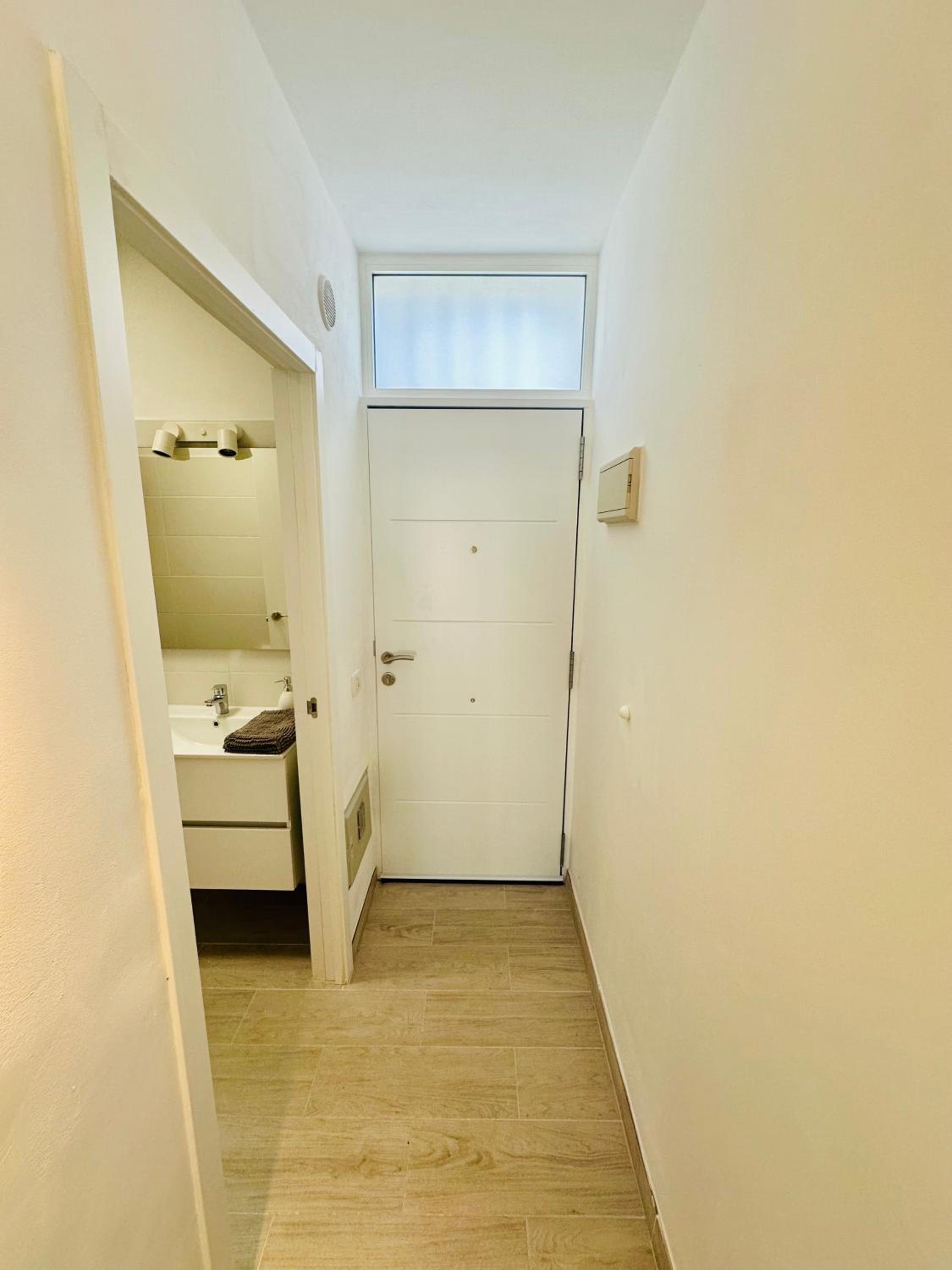 One-Bedroom Apartment photo 3