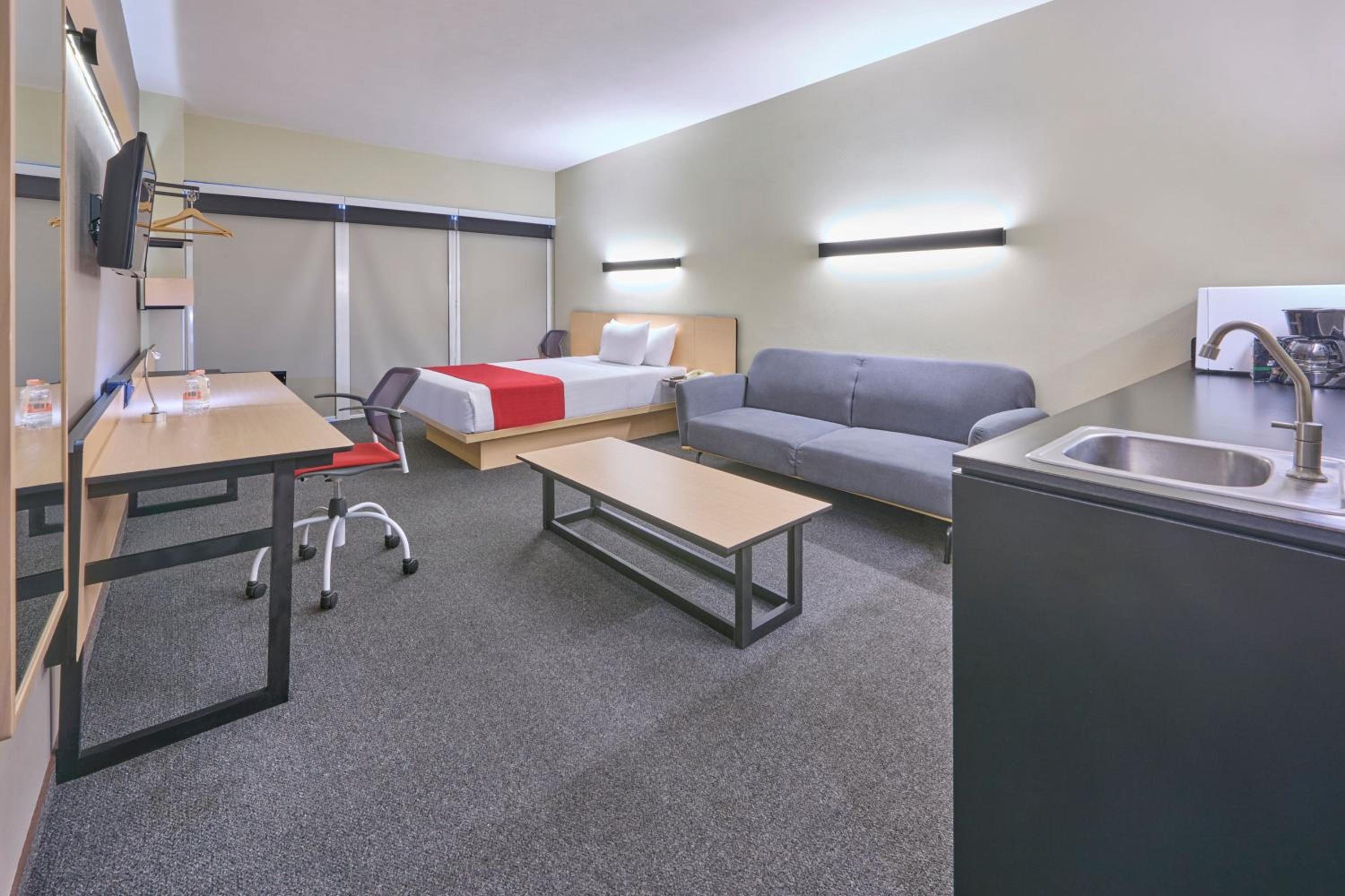 Superior Queen Room with Sofa Bed photo 3