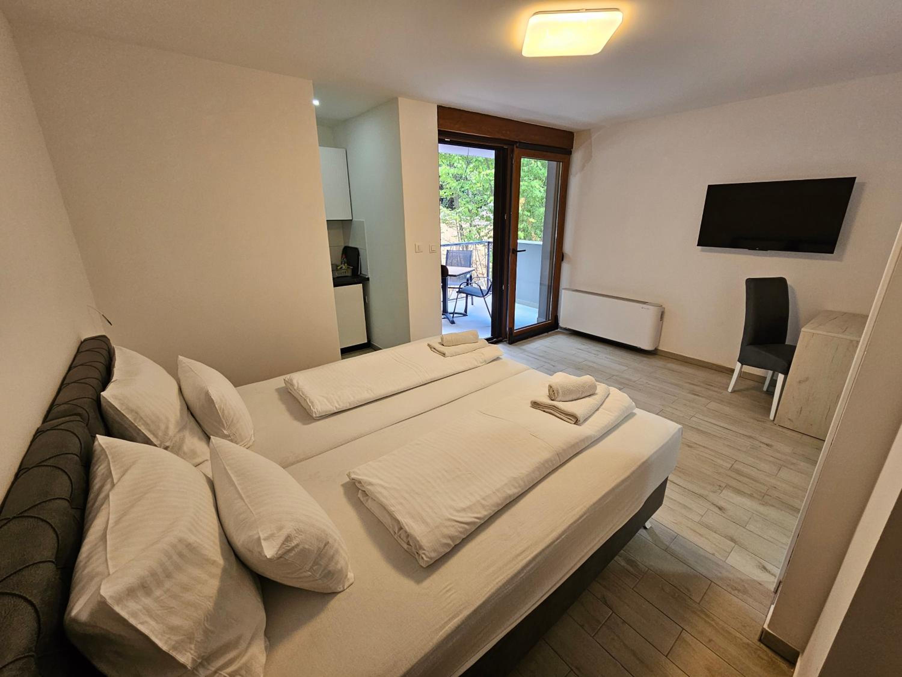 Double Room with Balcony - Photo 1