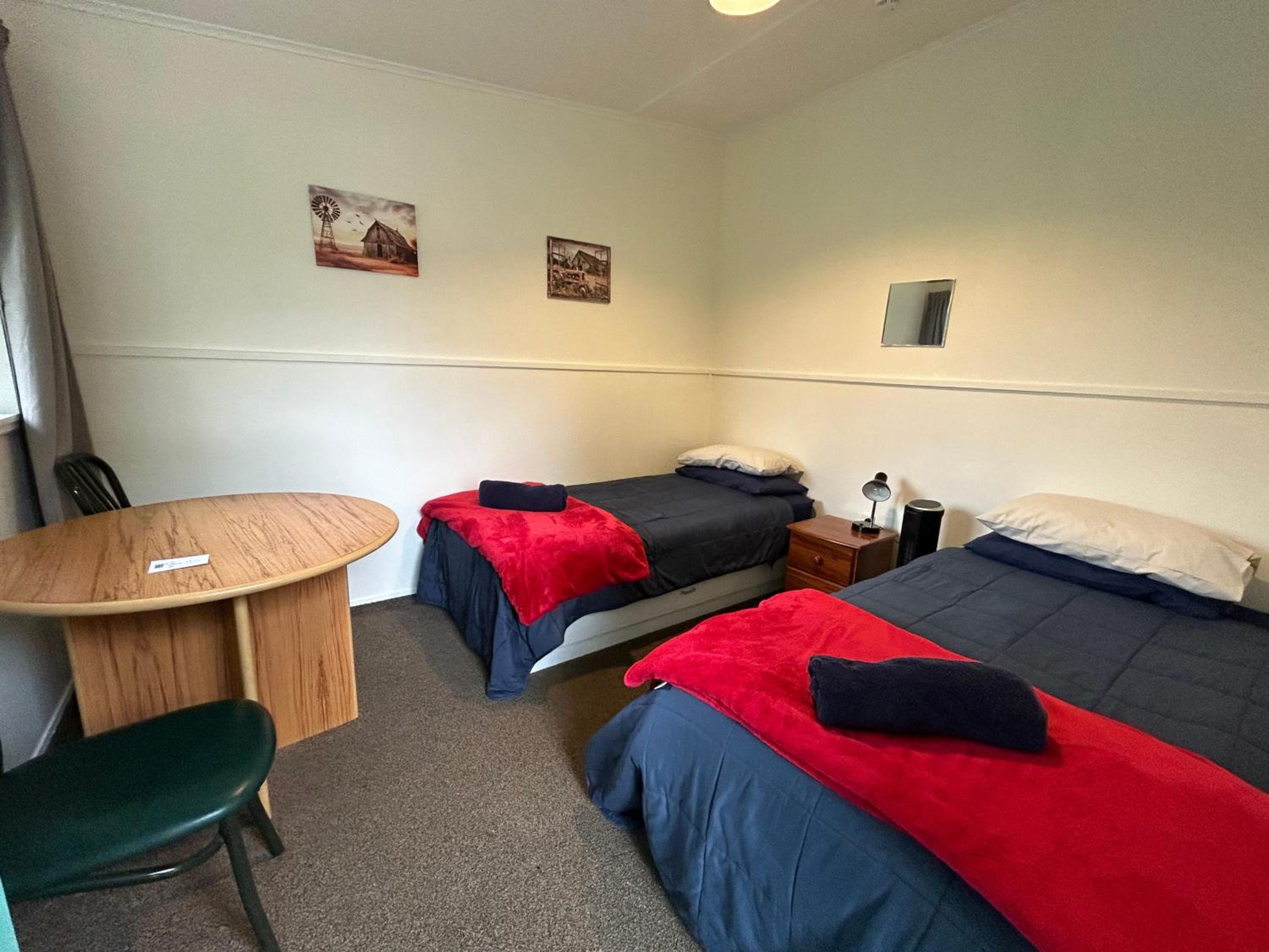 Standard Twin Room with Shared Bathroom photo 1