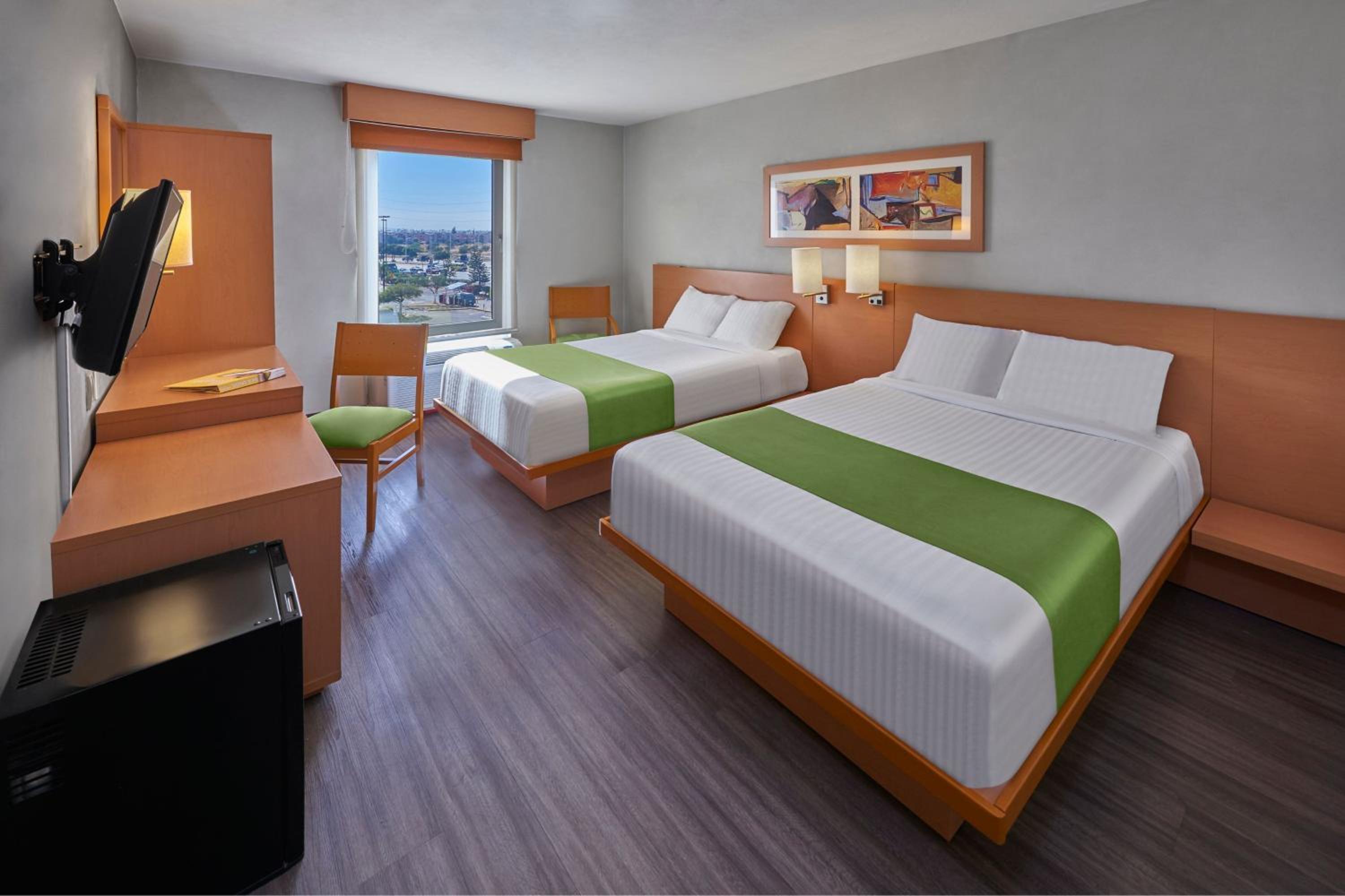 Double Room with Two Double Beds - Photo 2