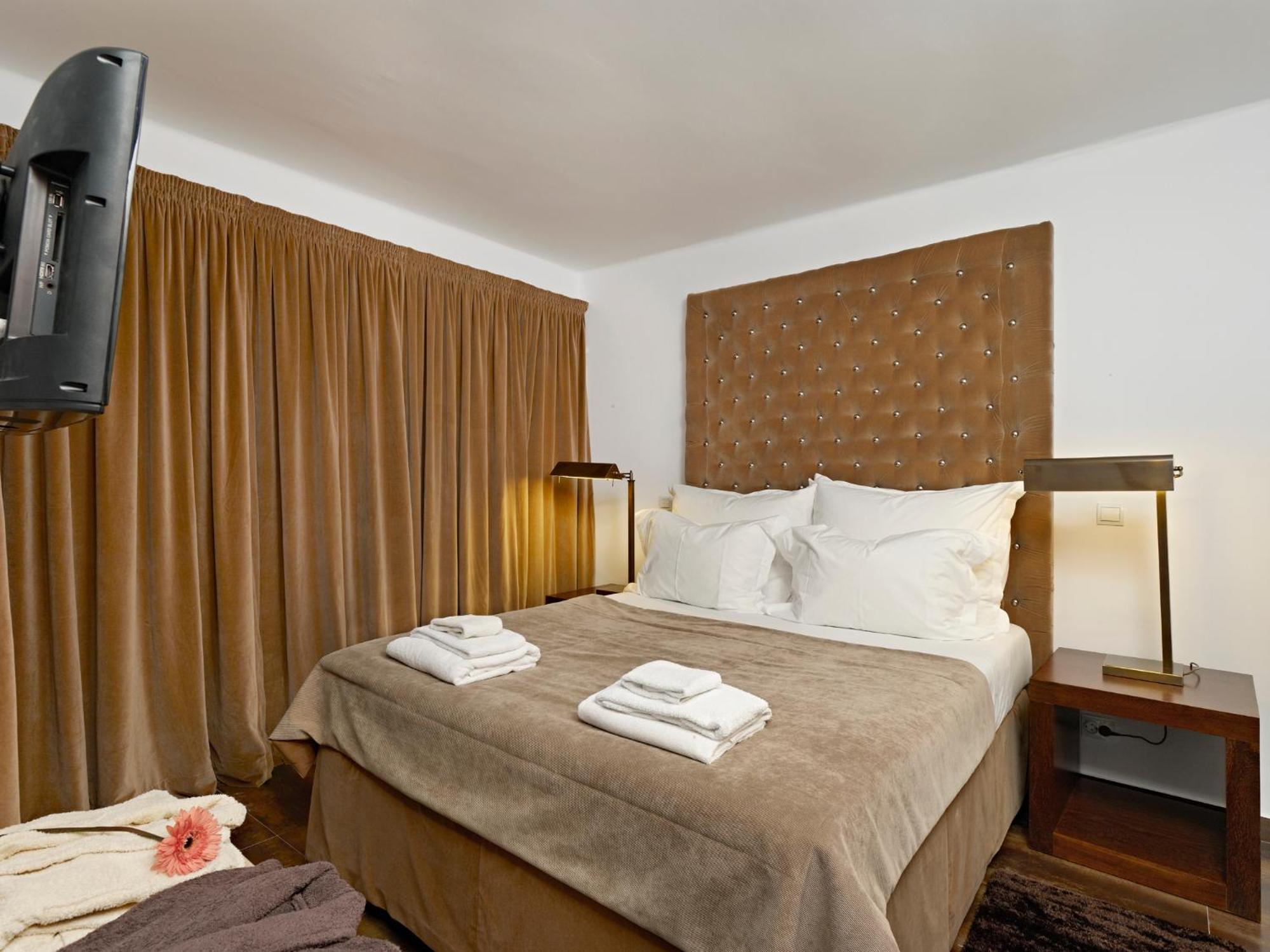 One-Bedroom Apartment - Photo 1