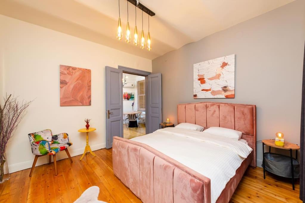 Three-Bedroom Apartment photo 1