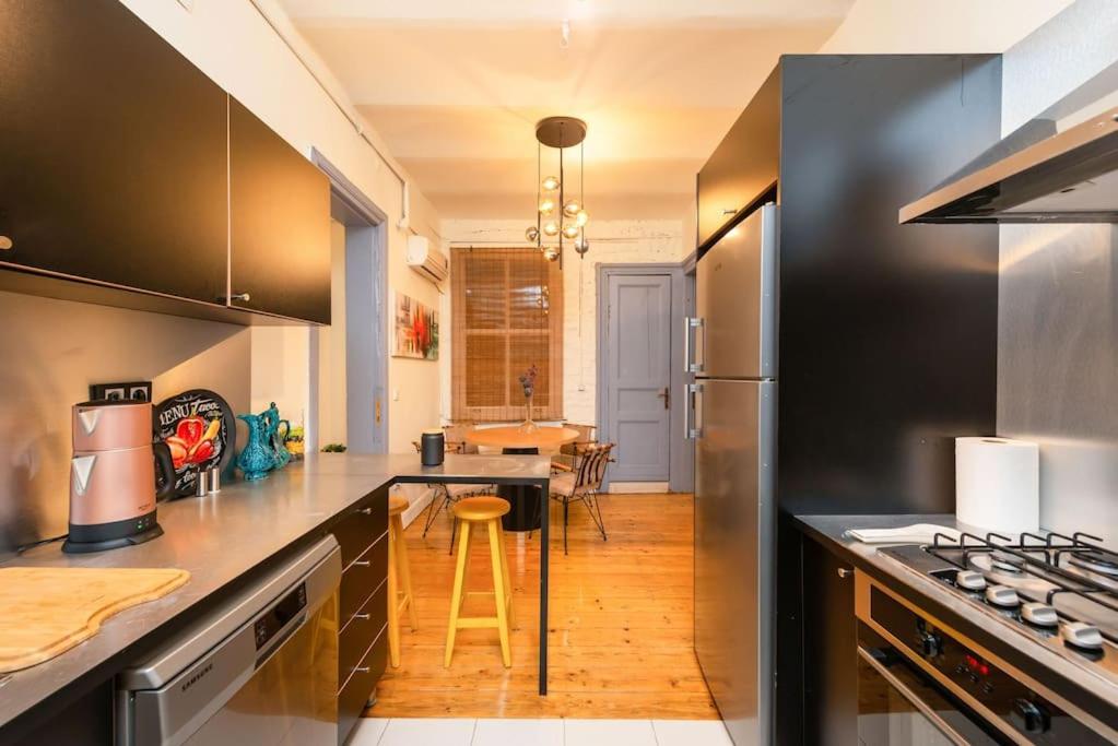 Three-Bedroom Apartment photo 3