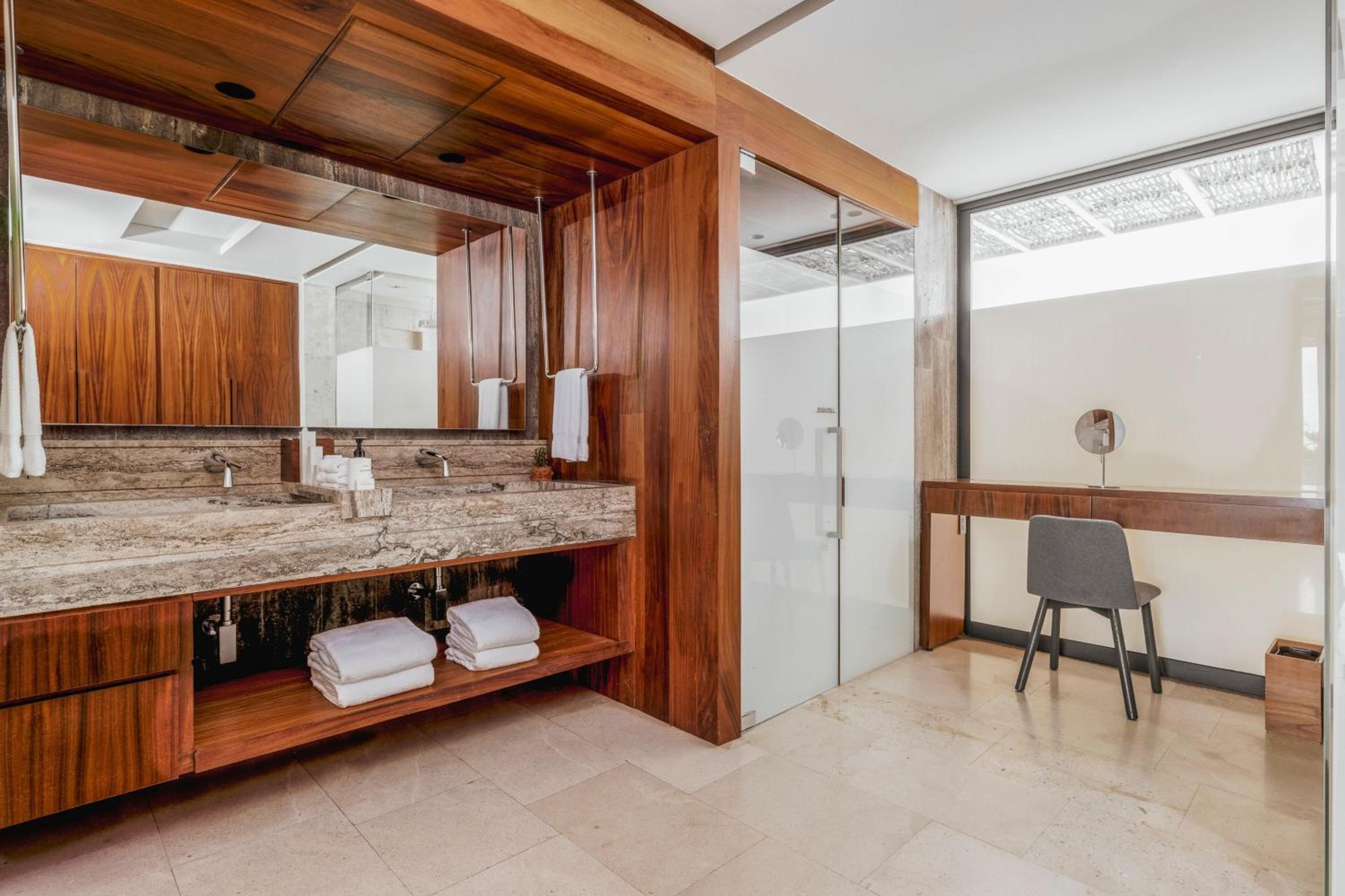 One Bedroom Suite with Plunge Pool (Non Smoking) photo 2