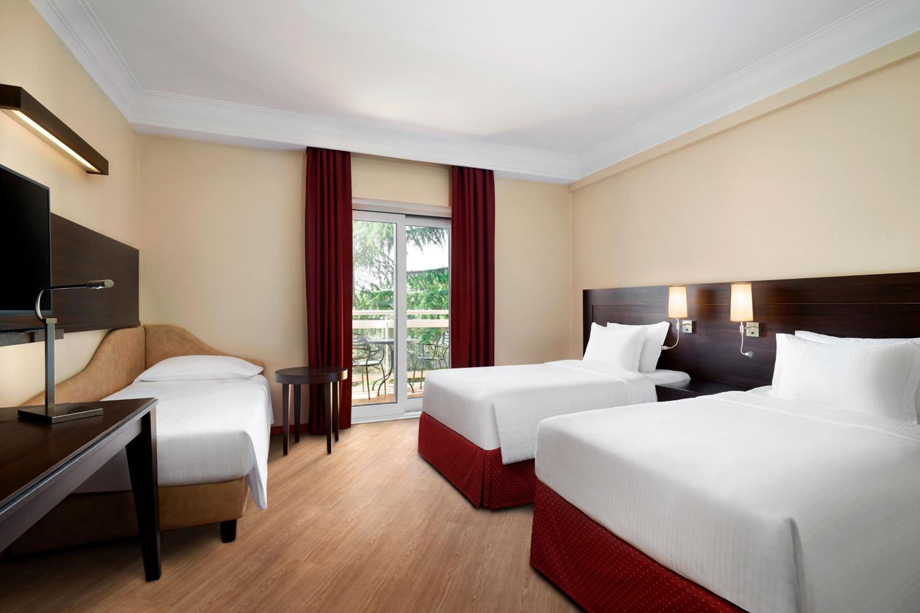 Guest room, 2 Twin/Single Bed(s), Sofa bed, Balcony