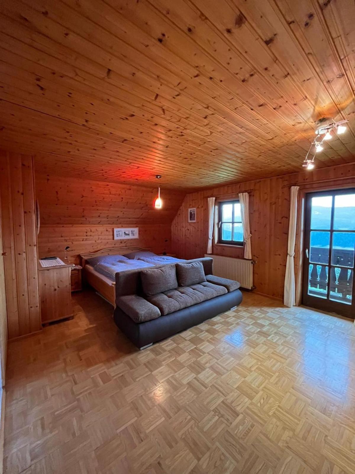 One-Bedroom Apartment photo 1