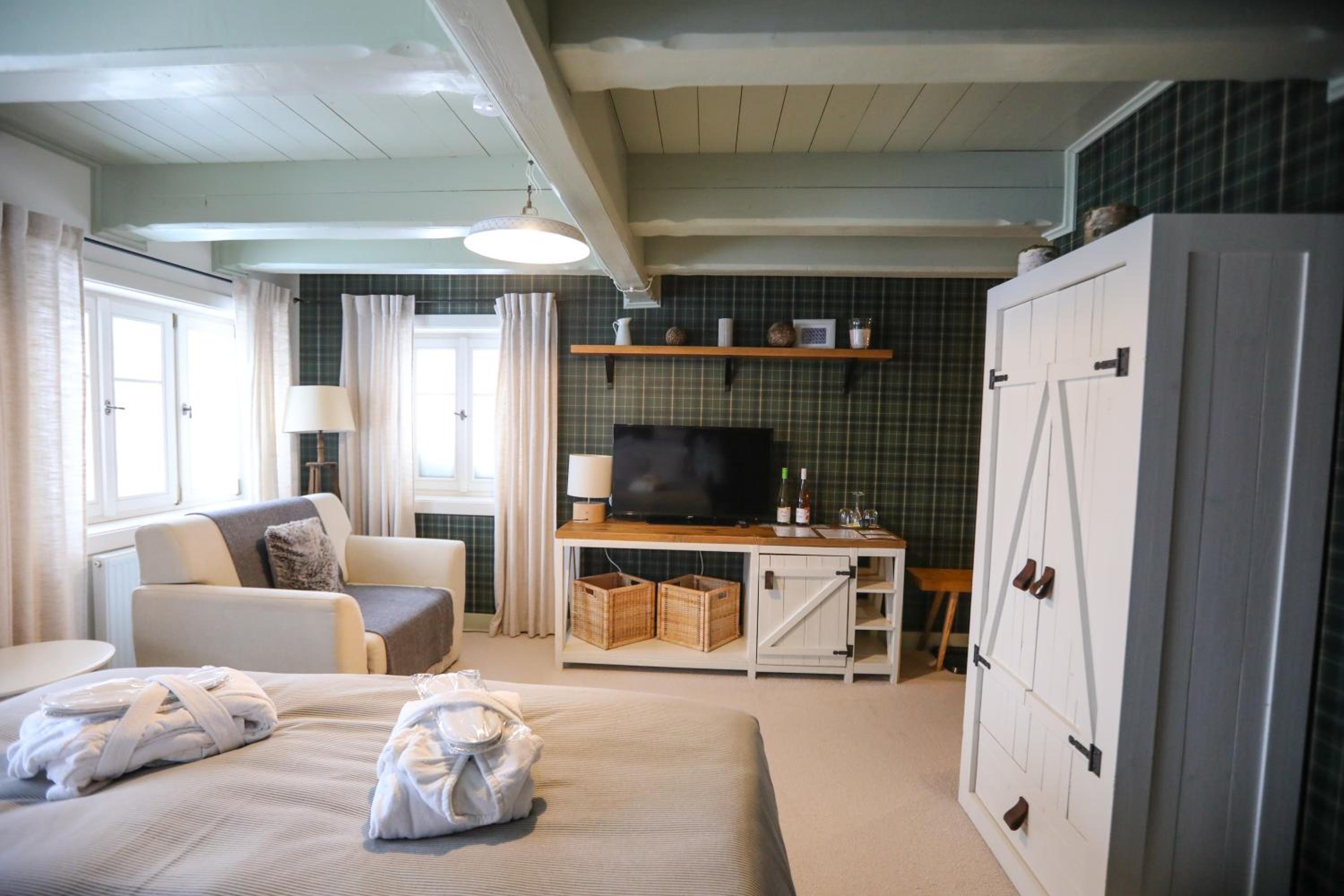Deluxe Double Room with Extra Bed photo 1