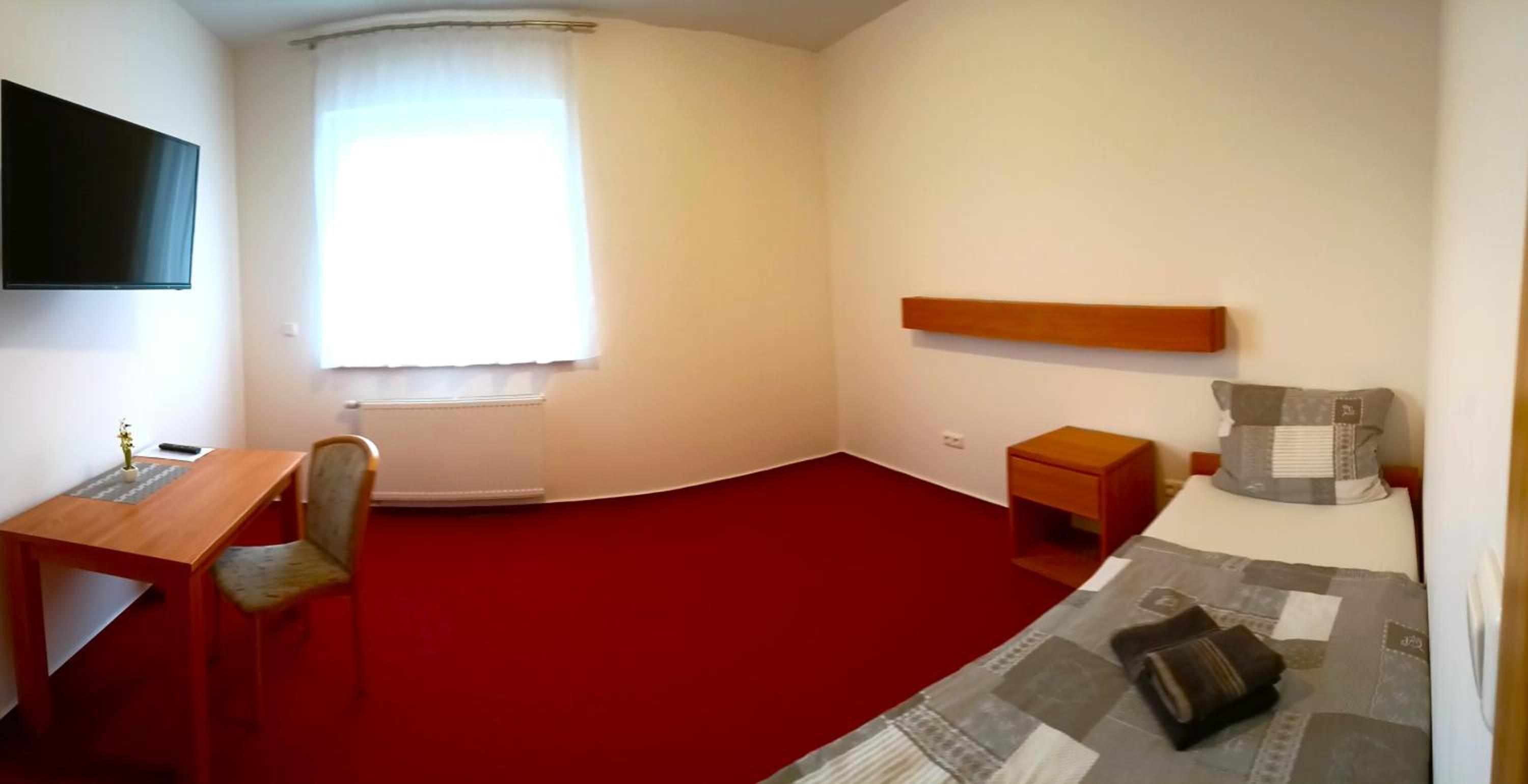 Single Room with Private Bathroom photo 3