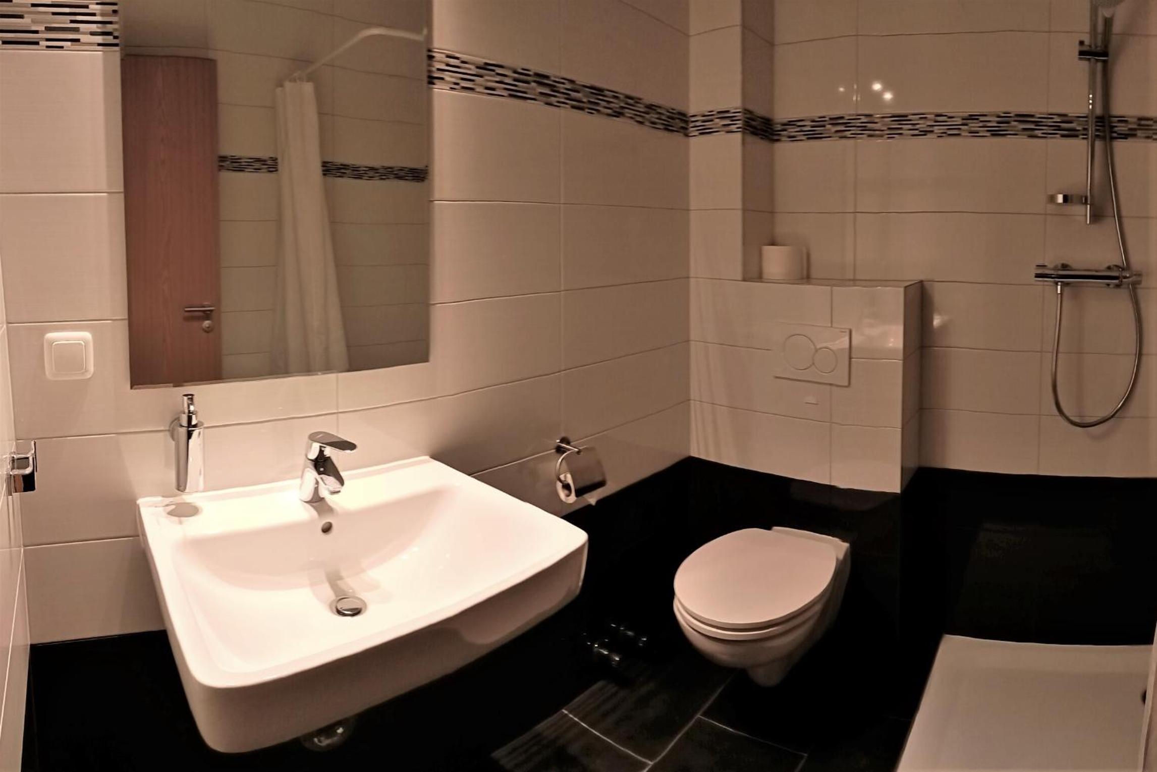 Single Room with Bathroom photo 2