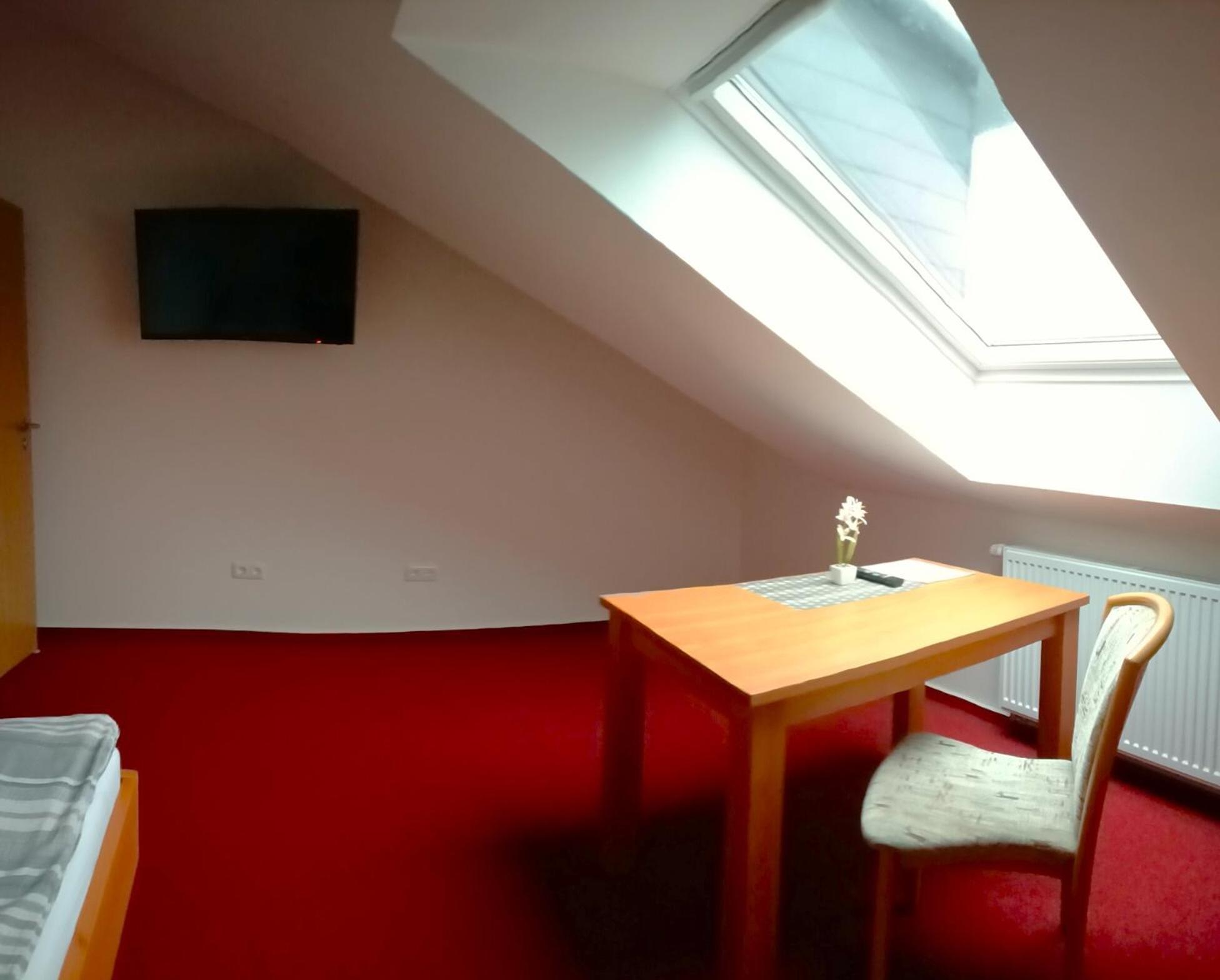 Single Room with Bathroom photo 3